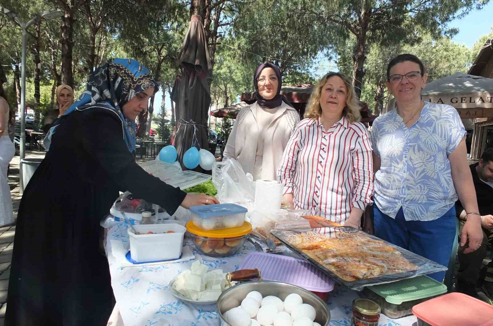 Balıkesir’de Çölyaklılar geleneksel kahvaltıda buluştu