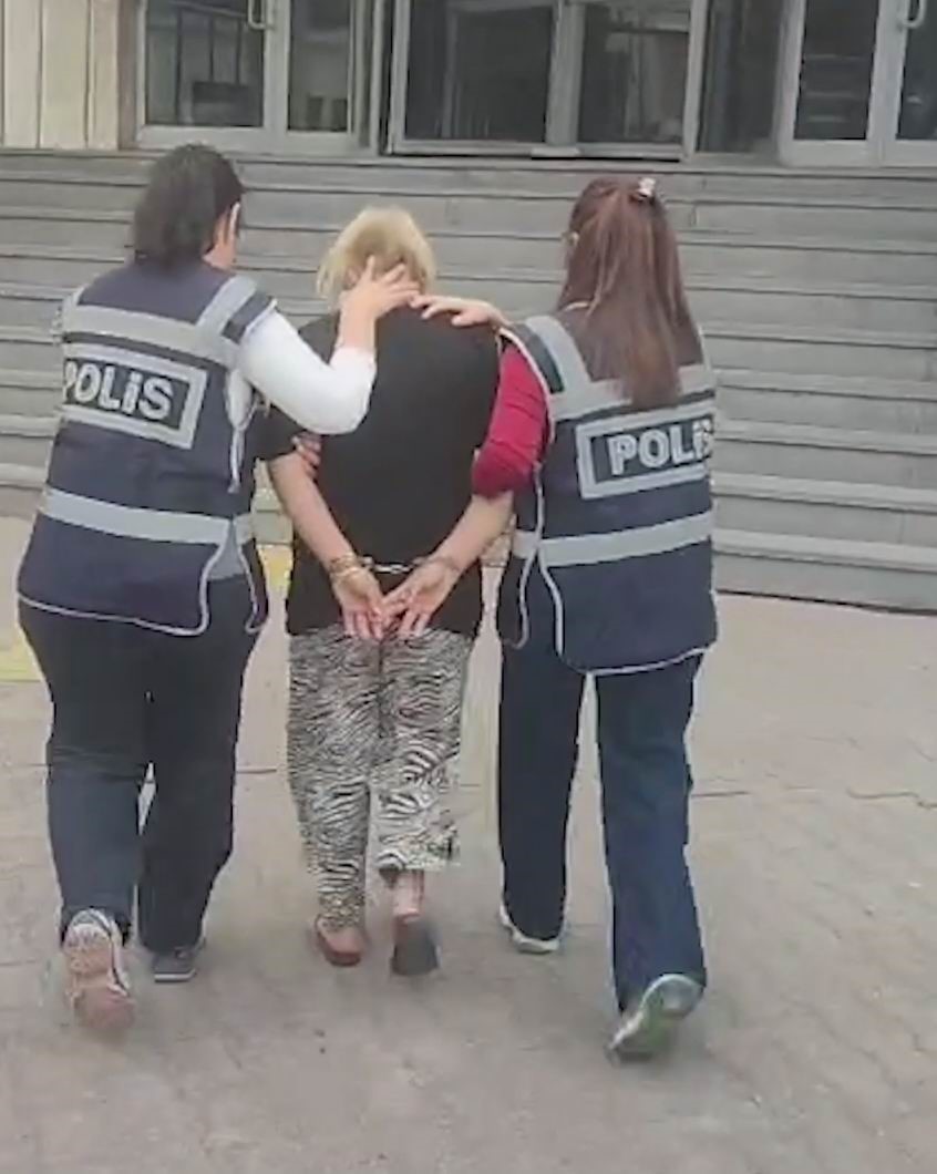 Hırsızlık suçundan 70 yıl cezası bulunan kadın polisten kaçamadı