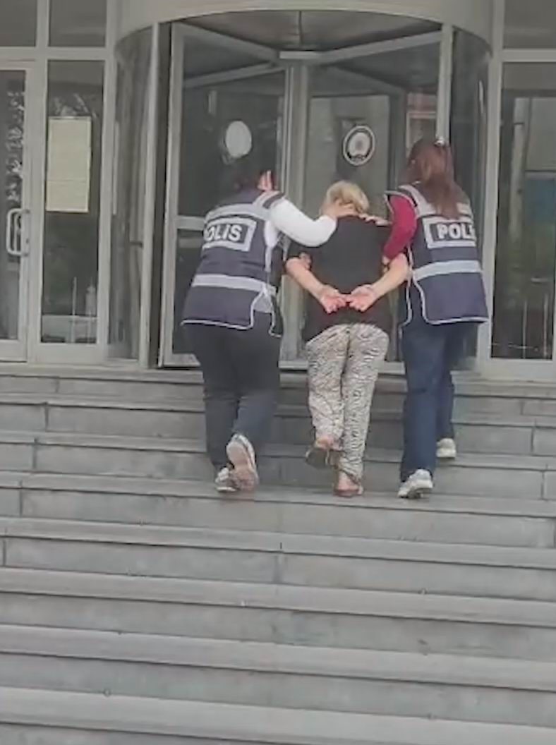 Hırsızlık su&ccedil;undan 70 yıl cezası bulunan kadın polisten ka&ccedil;amadı

