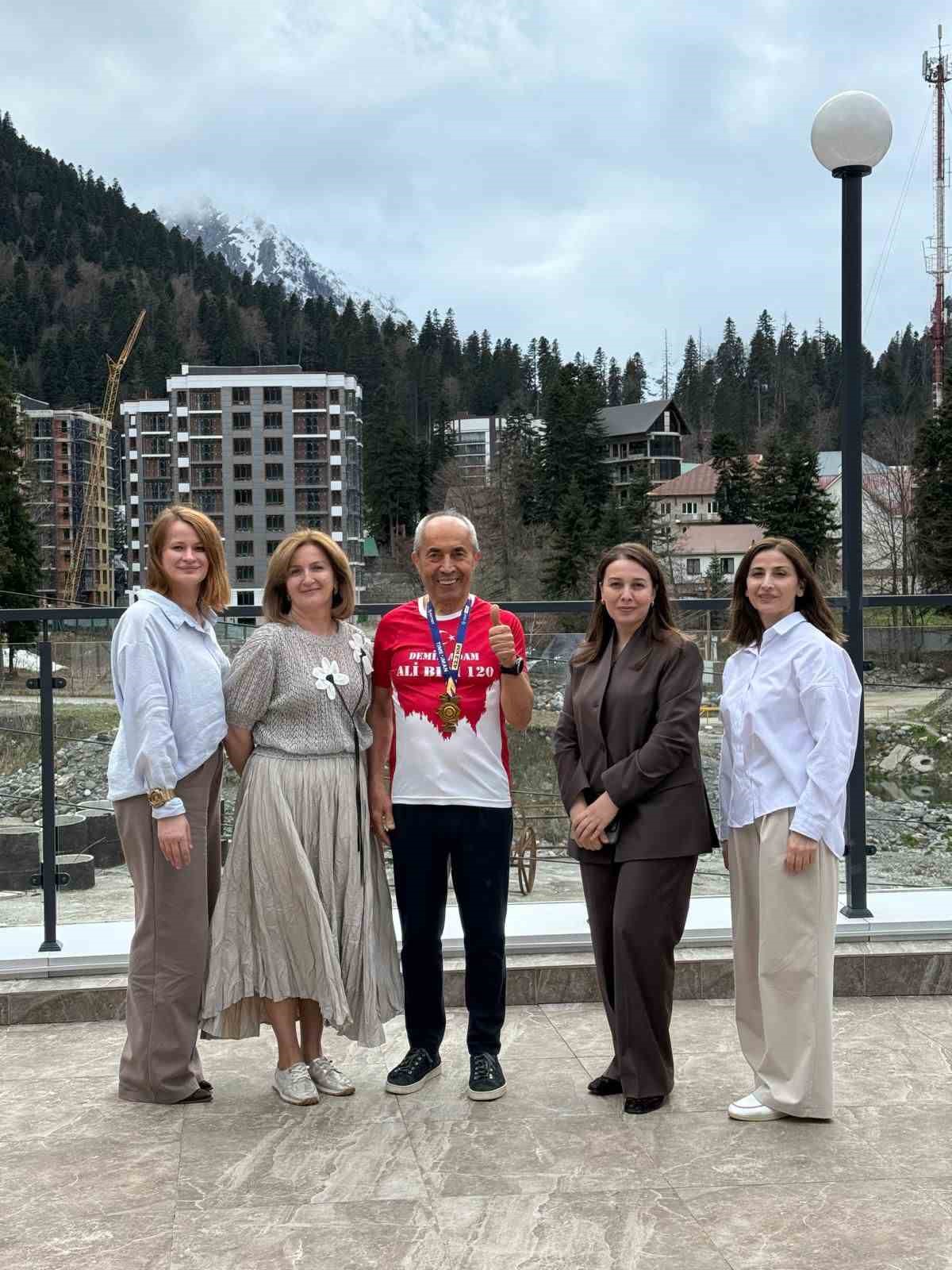 &lsquo;Demir adam&rsquo; Kazan Maratonu&rsquo;na performansıyla damga vurdu
