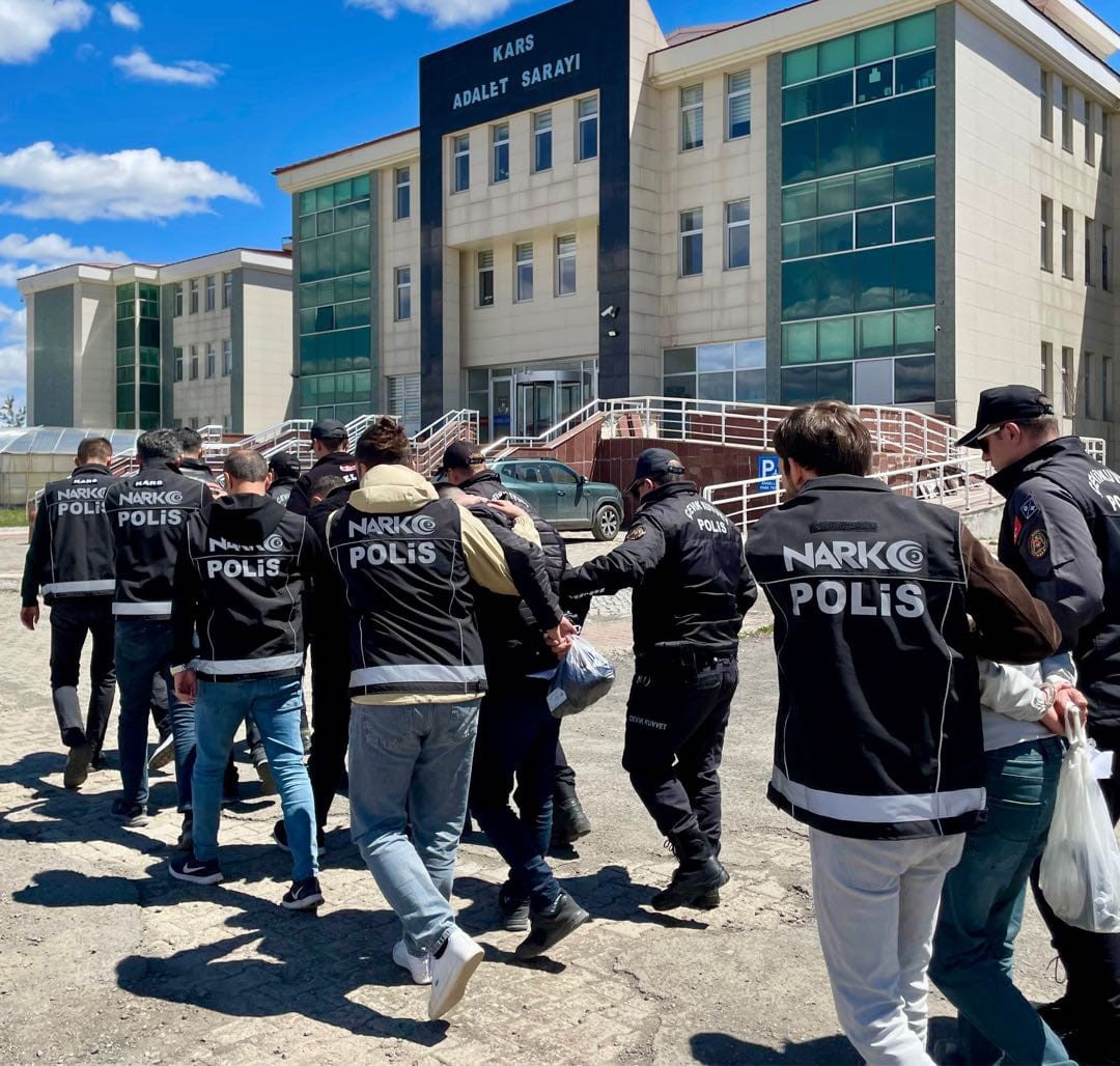 Zehir tacirlerine şafak operasyonu: Kars’ta 114 gram metamfetamin ele geçirildi, 2 tutuklama