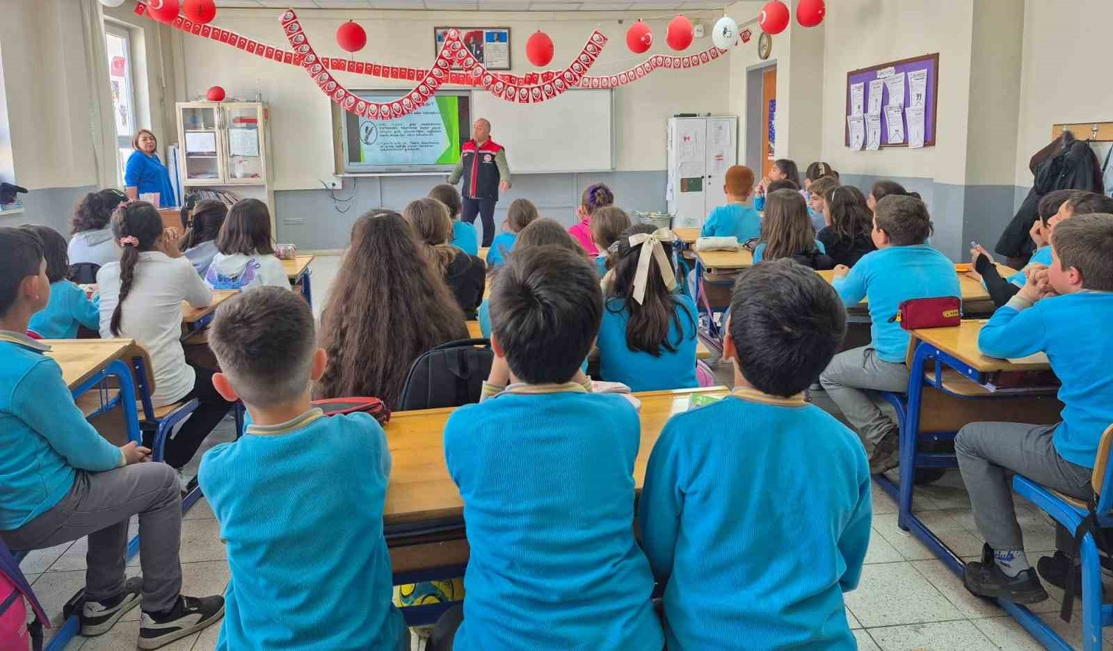 Bayburt’ta öğrencilere gıda güvenilirliği ve su verimliliği anlatıldı
