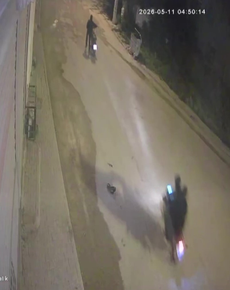 &Ccedil;alınan motosikletinin peşine d&uuml;şt&uuml;, hırsızlara yetişemedi

