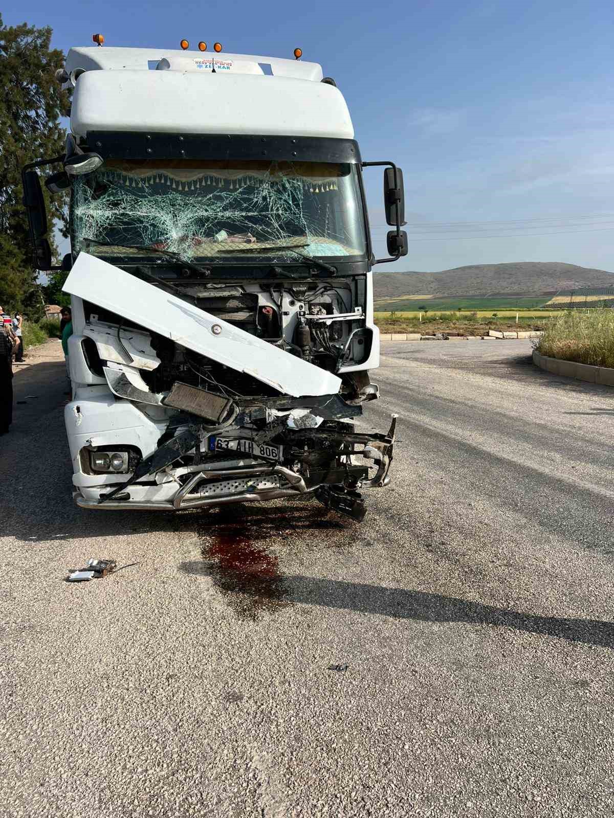 Kırıkhan&rsquo;da devrilen trakt&ouml;r s&uuml;r&uuml;c&uuml;s&uuml; yaralandı
