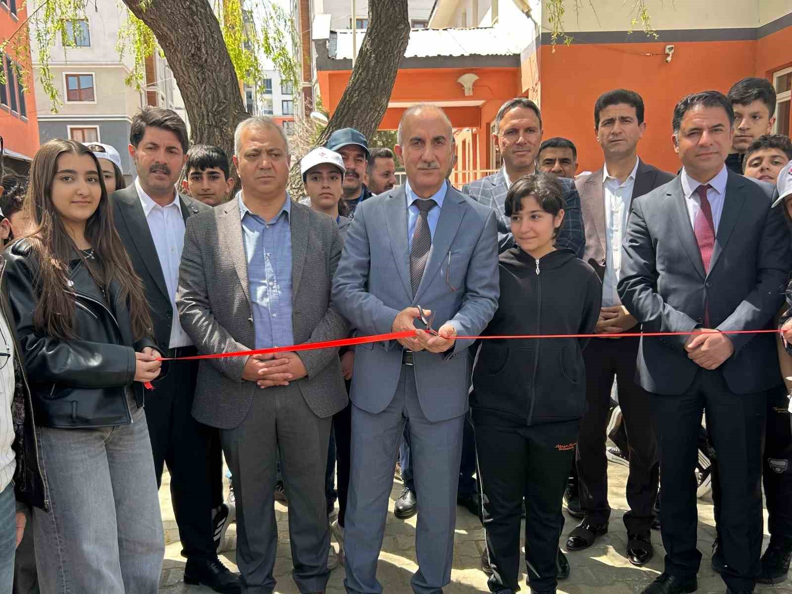Van&rsquo;da &ouml;ğrencilerin hazırladığı projeler bilim fuarında sergilendi
