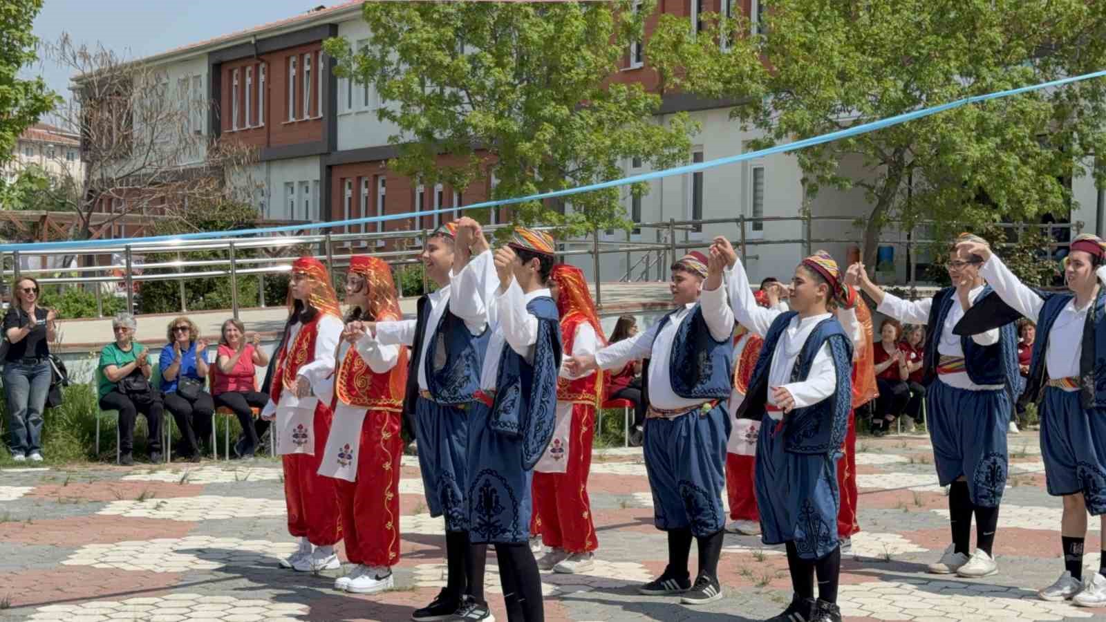 &lsquo;&Ouml;zel&rsquo; etkinlikte 7&rsquo;den 70&rsquo;e 3 kuşak &ouml;ğrenciler bir araya geldi
