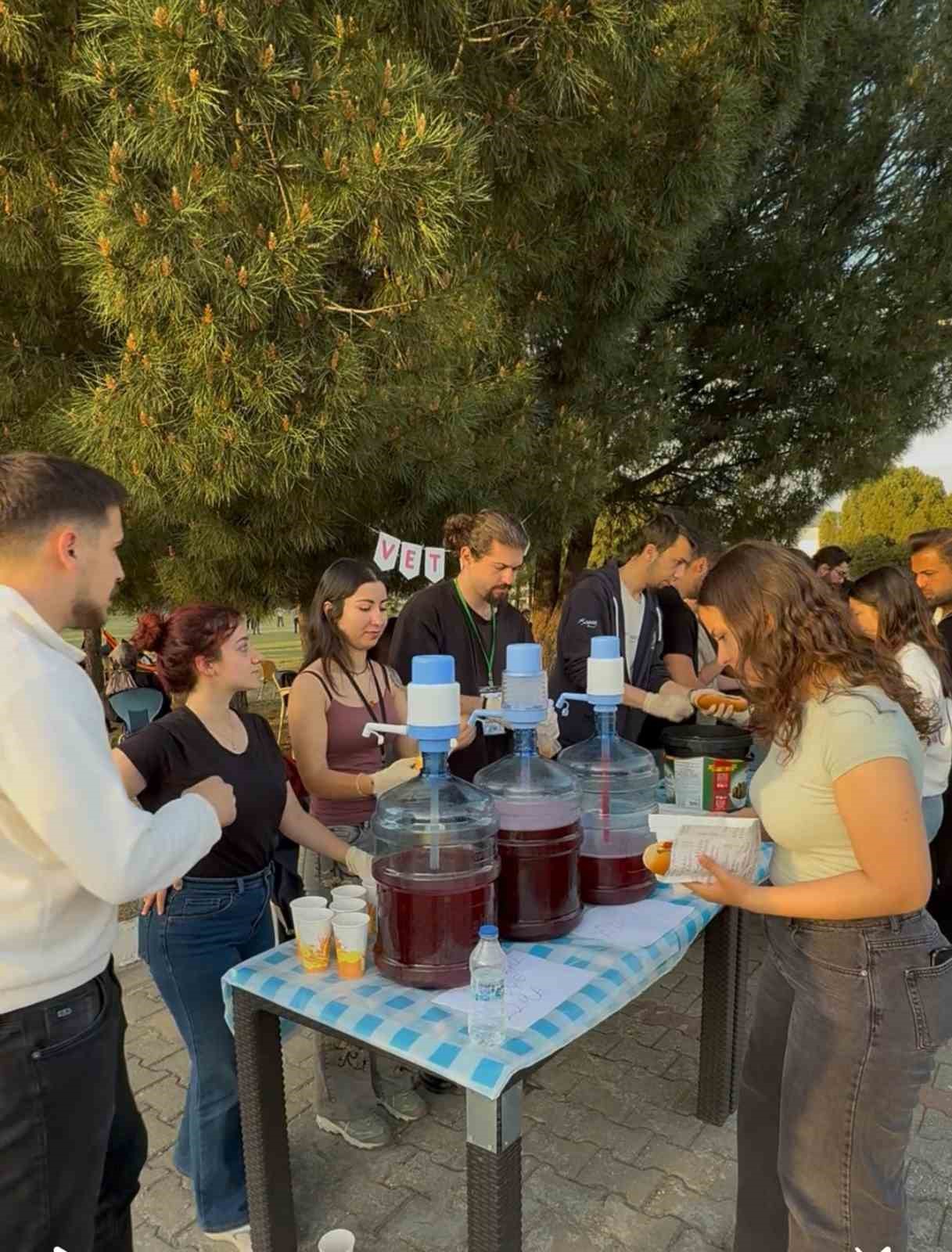 Milas Veterinerlik Fak&uuml;ltesi, m&uuml;zik ve dayanışma şenliğine ev sahipliği yaptı
