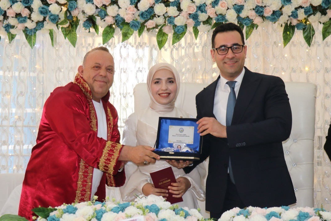 Ge&ccedil;en hafta evlenen Kaymakam Polat, bu sefer hakim &ccedil;iftin şahidi oldu

