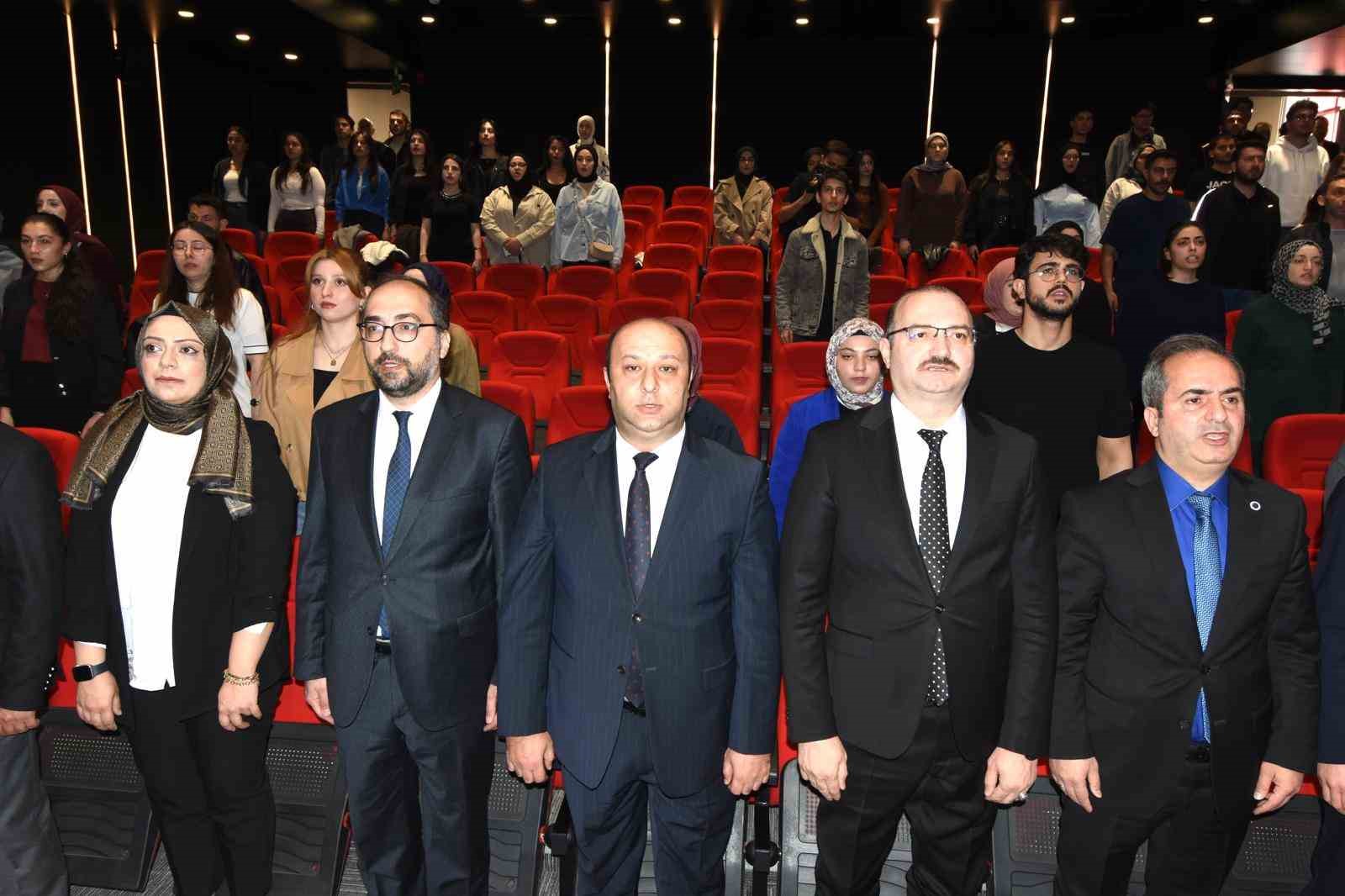 "15 Temmuz Manşetleri Gazetecilik Atölyesi" Atatürk Üniversitesinde başladı