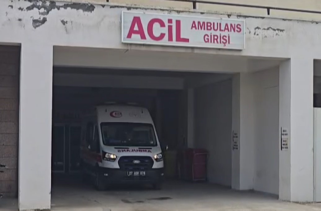 Gaziantep&rsquo;te &ccedil;arpışan otomobiller tarlaya u&ccedil;tu: 1&rsquo;i ağır 5 yaralı
