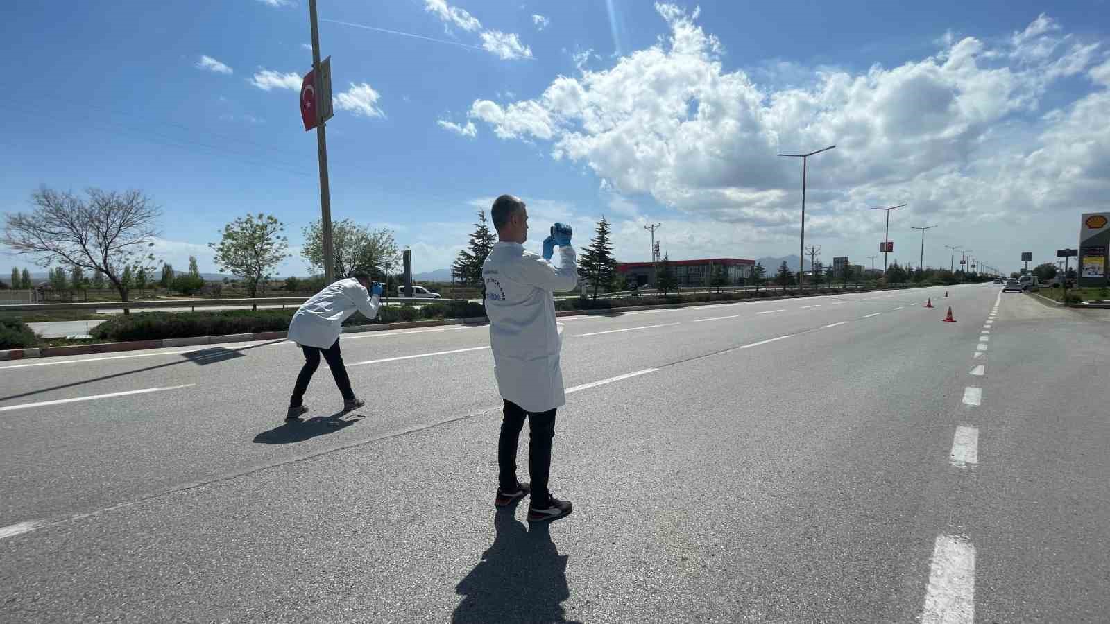 Karaman&rsquo;da elektrikli bisiklet devrildi: 1&rsquo;i ağır 2 yaralı
