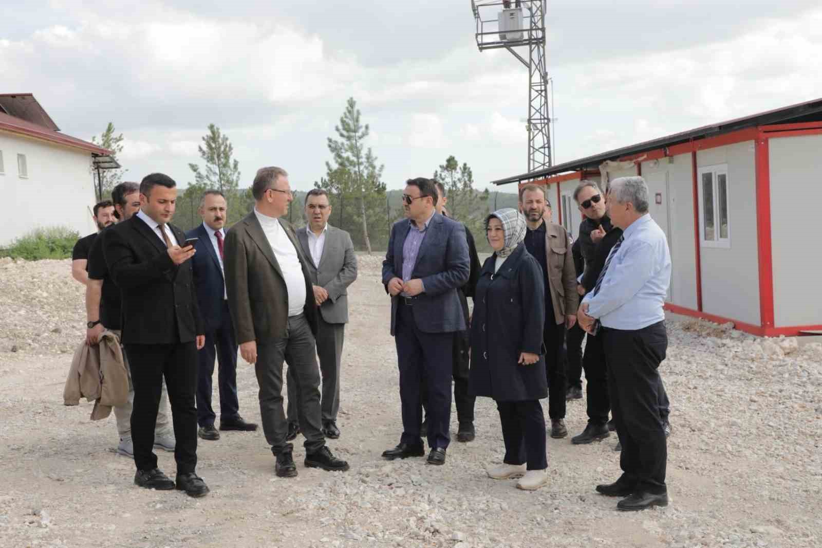 K&uuml;tahya Valisi Işın, Emet Hanı ve hayvan barınağında incelemelerde bulundu
