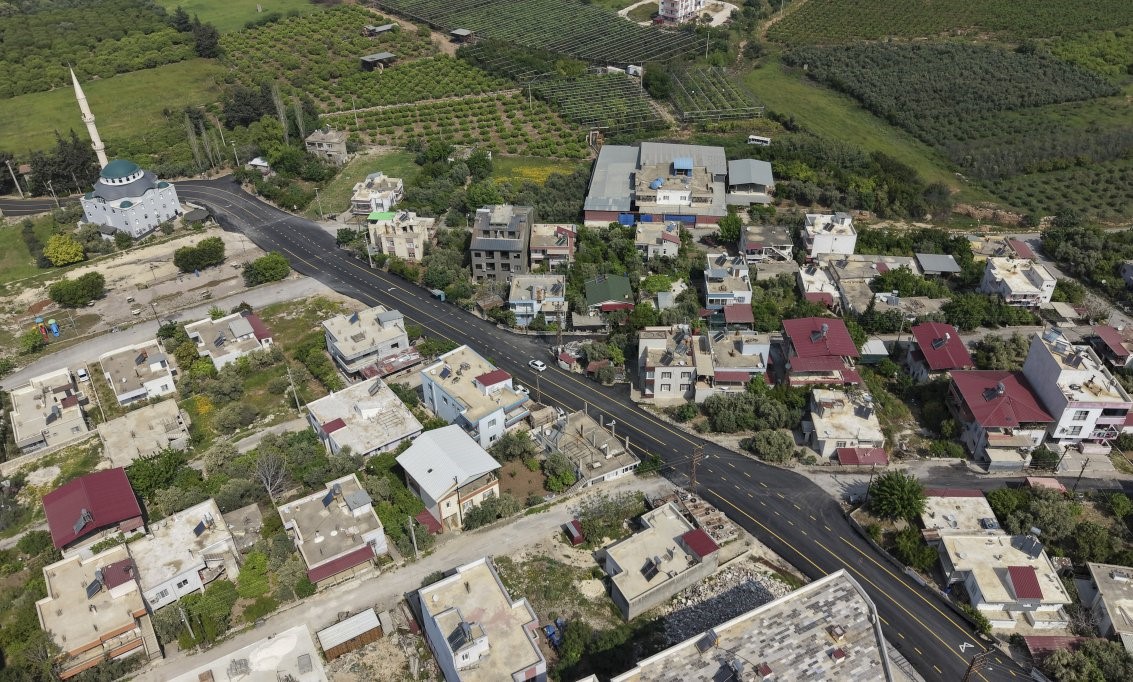 Silifke&rsquo;de yollar sıcak asfaltla yenilendi

