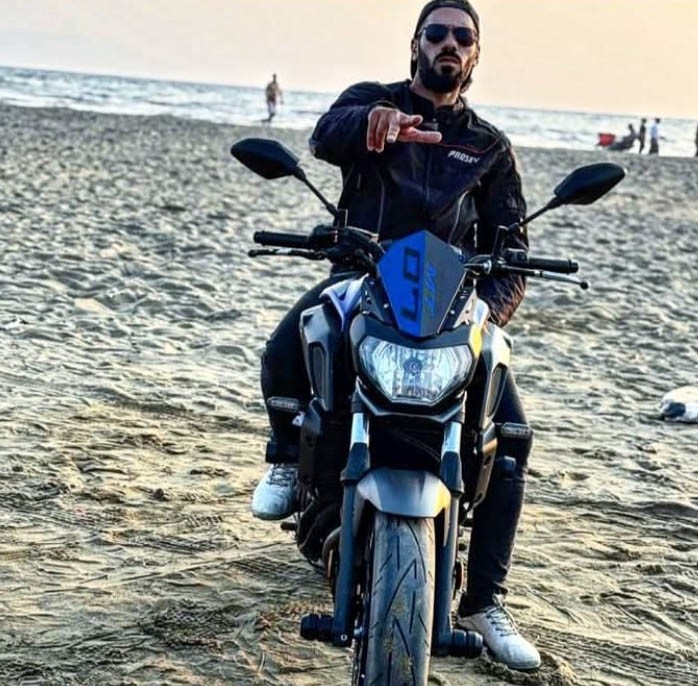 Kamyonete &ccedil;arpan motosiklet s&uuml;r&uuml;c&uuml;s&uuml; hayatını kaybetti
