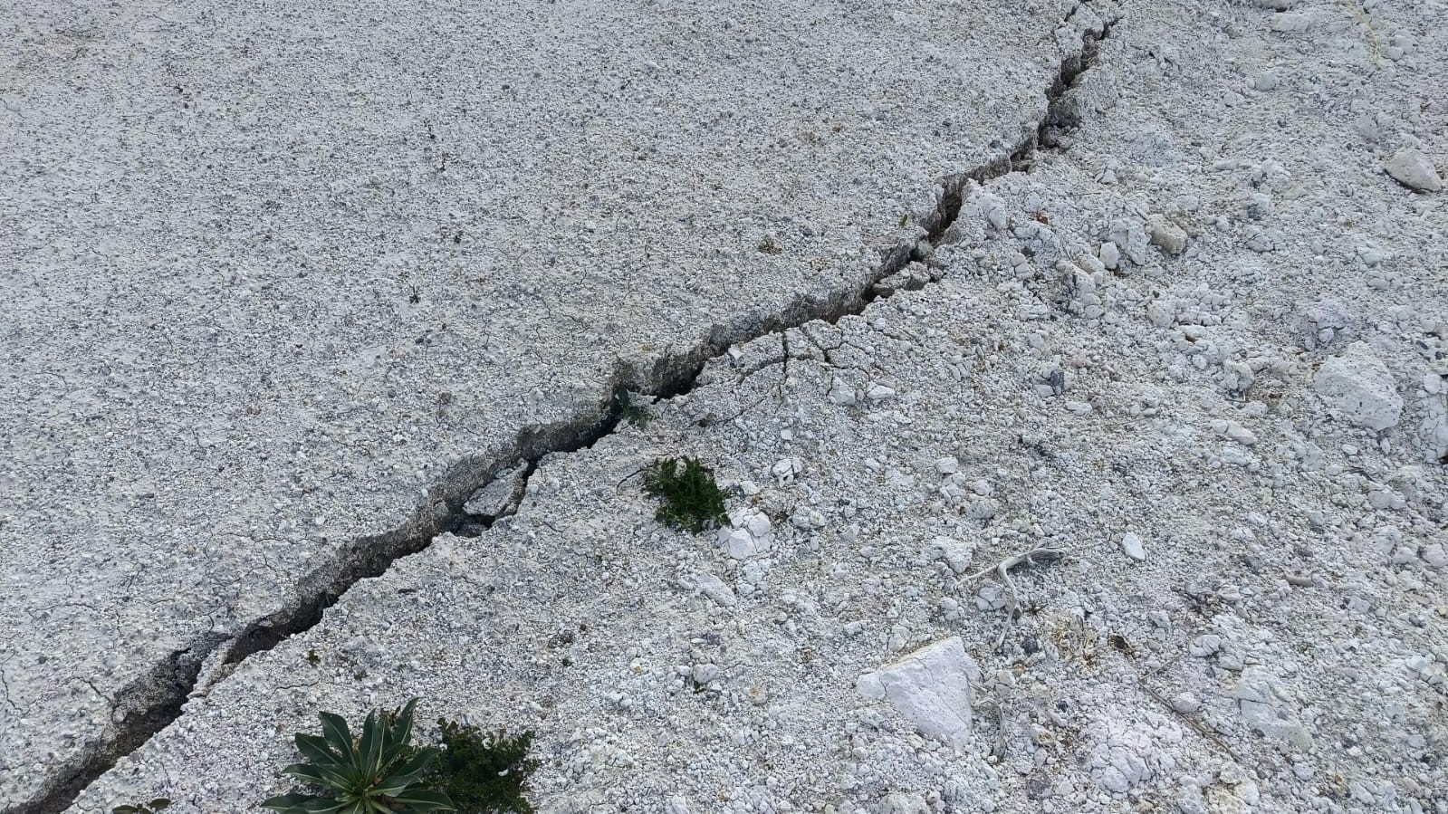 Eskişehir&rsquo;de toprak kayması korkuttu
