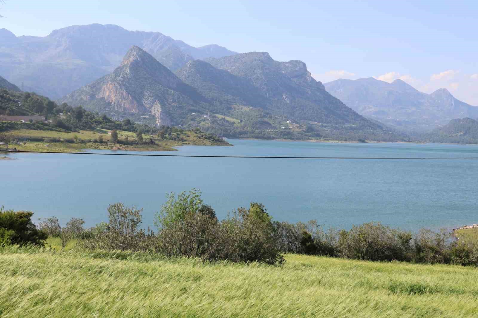 Su seviyesi yüzde 7’ye kadar düşen Kozan Barajı ihtişamına kavuştu