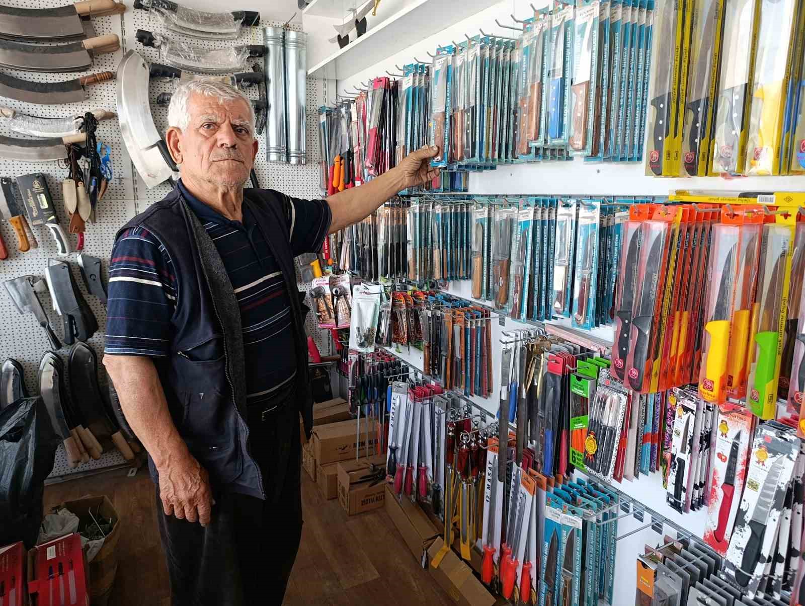 Tescilli Kahramanmaraş bı&ccedil;akları bayrama hazırlanıyor
