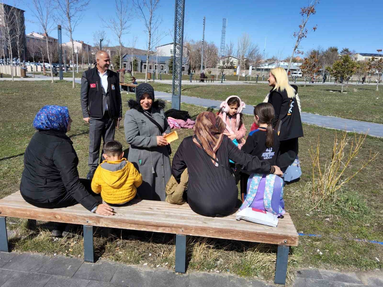 Kars’ta Açık Kapı’dan şiddetle mücadele için farkındalık seferberliği