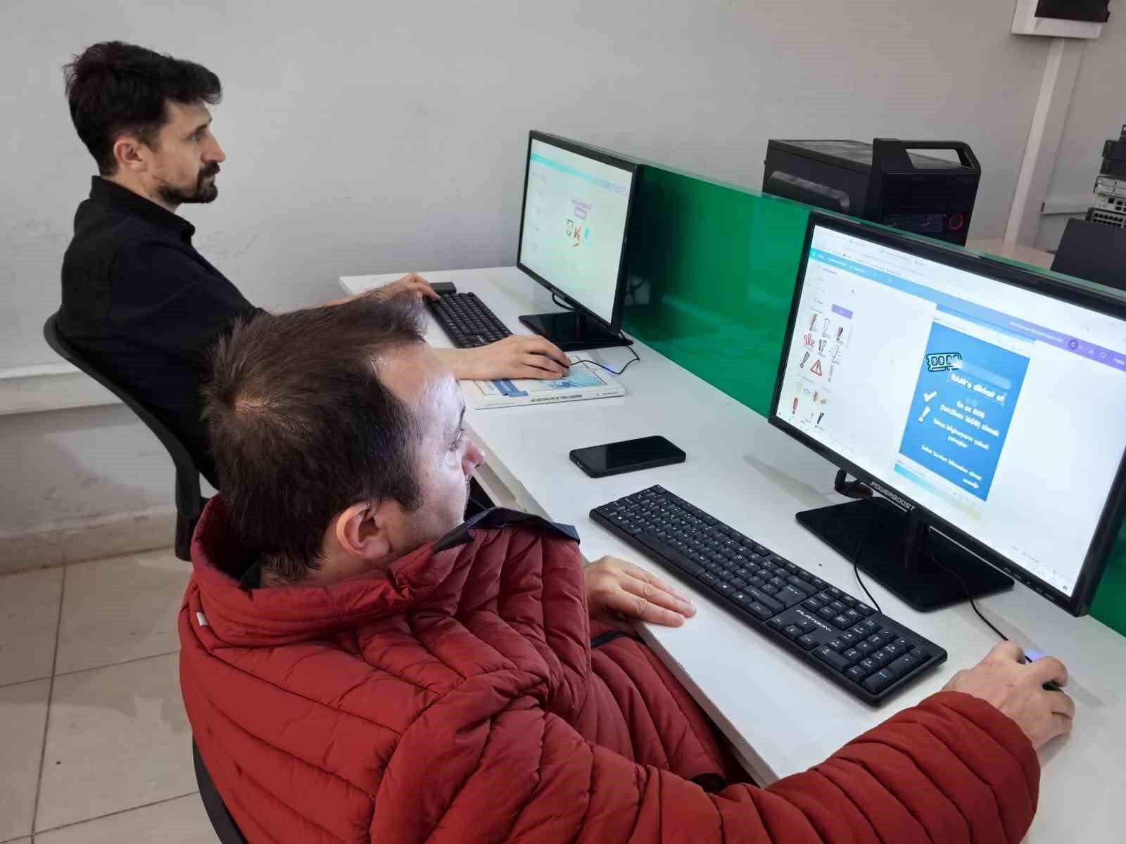 &Ouml;ğretmenlere dijital d&ouml;n&uuml;ş&uuml;m eğitimi
