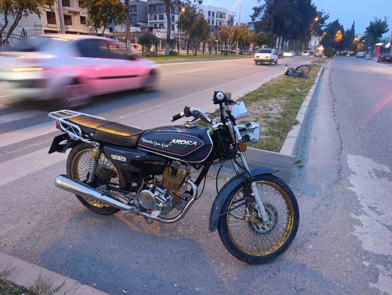 Motosikletle bisikletin çarpıştığı kazada 2 kişi yaralandı