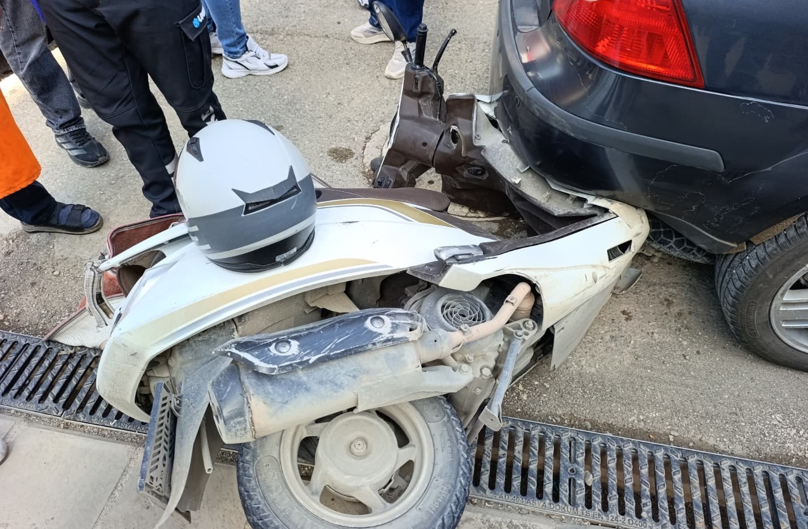 Otomobil ile motosiklet &ccedil;arpıştı: 1 yaralı
