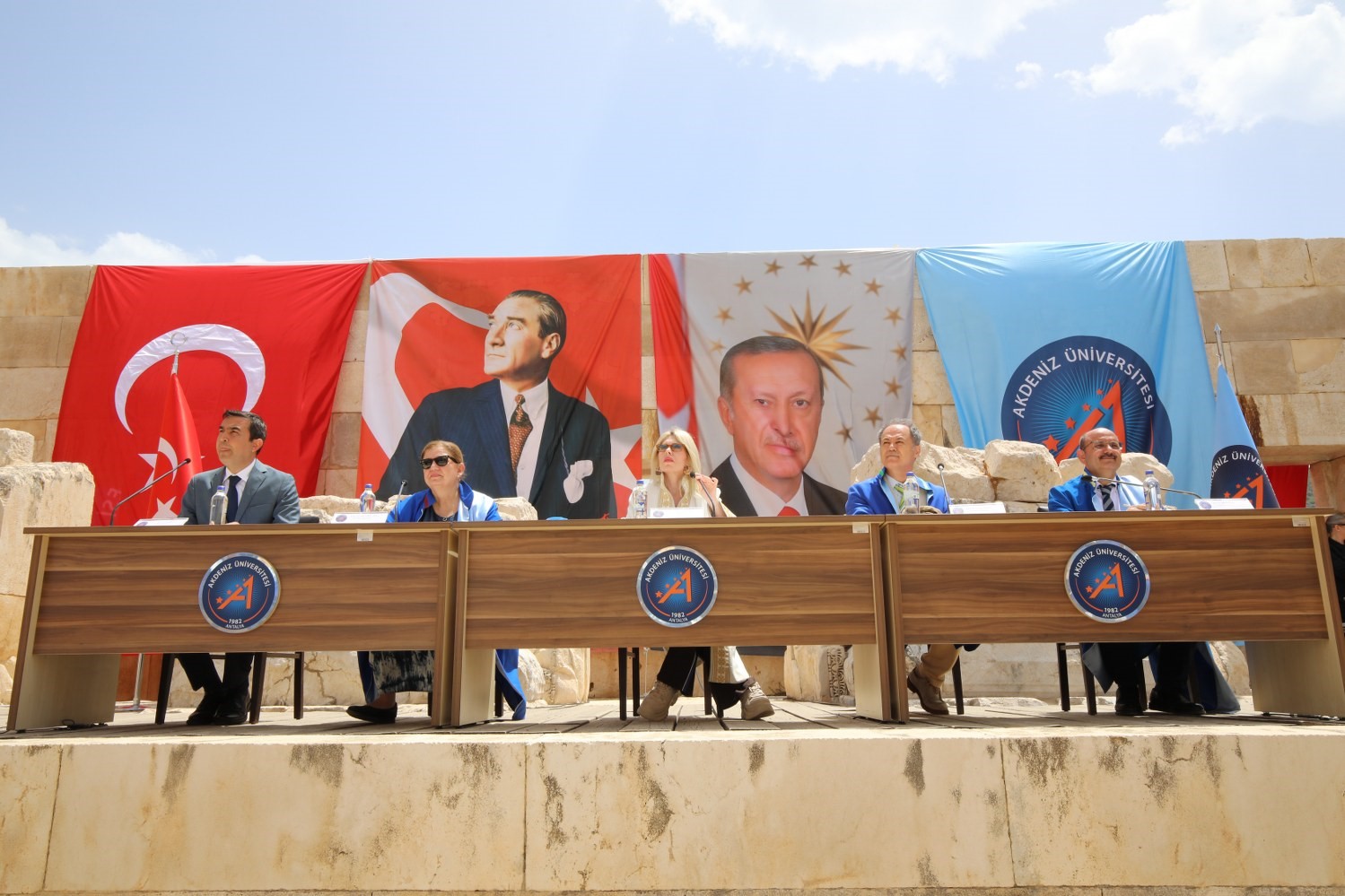 Akdeniz &Uuml;niversitesi Senatosu, antik d&uuml;nyanın binlerce yıl &ouml;ncesindeki meclisinde toplandı
