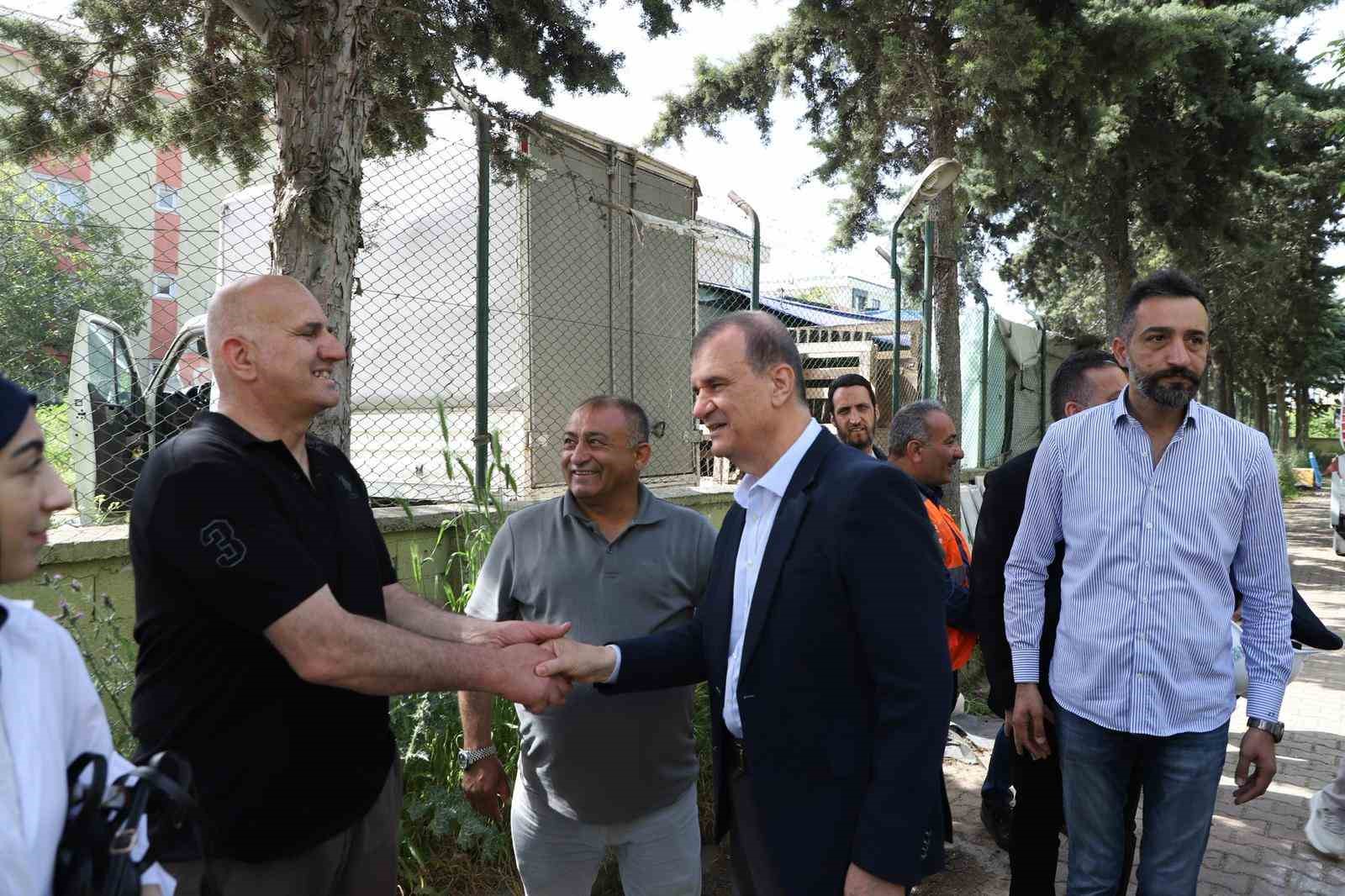 B&uuml;y&uuml;k&ccedil;ekmece&rsquo;de g&uuml;venli kent hedefiyle 40 bağımsız b&ouml;l&uuml;mden oluşan 3 riskli yapı yıkıldı
