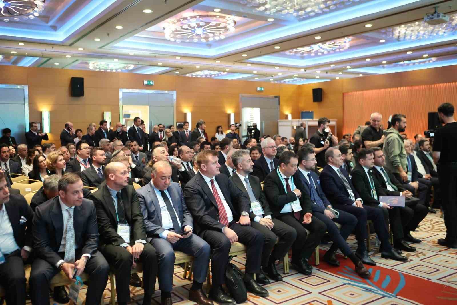 Bakan Bayraktar: "2026 yılı r&uuml;zgarın yılı olacak"
