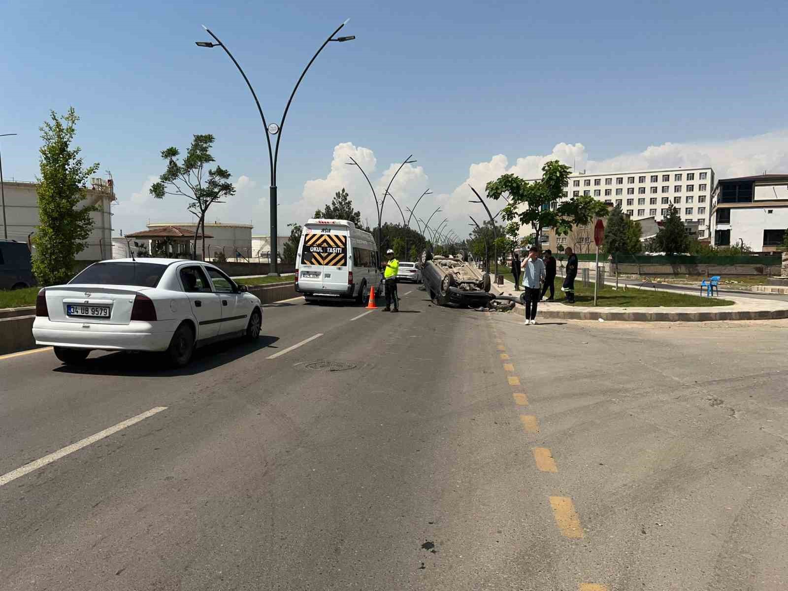 Batman&rsquo;da takla atan otomobilin s&uuml;r&uuml;c&uuml;s&uuml; yaralandı
