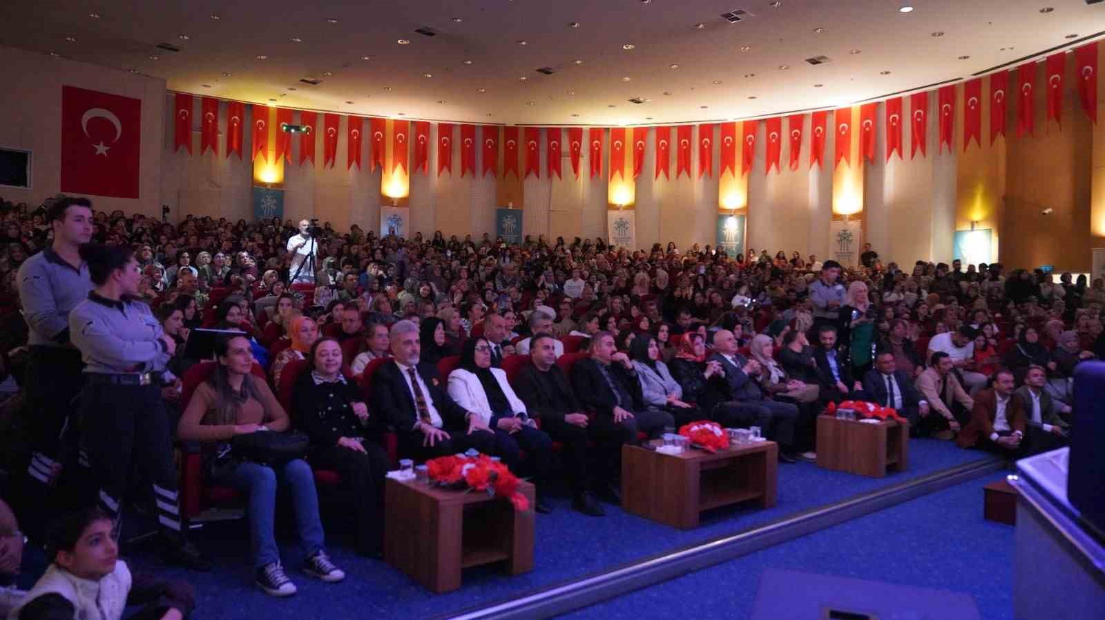 İbrahim Erkal&rsquo;a vefa gecesine yoğun ilgi
