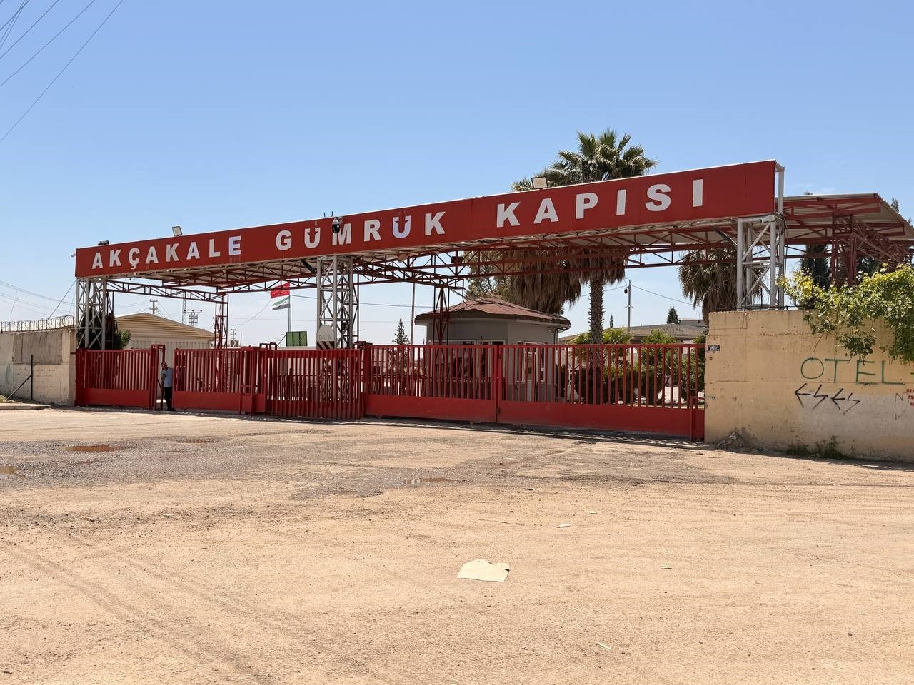 Akçakale Gümrük Kapısı’ndan sivil geçişler başladı