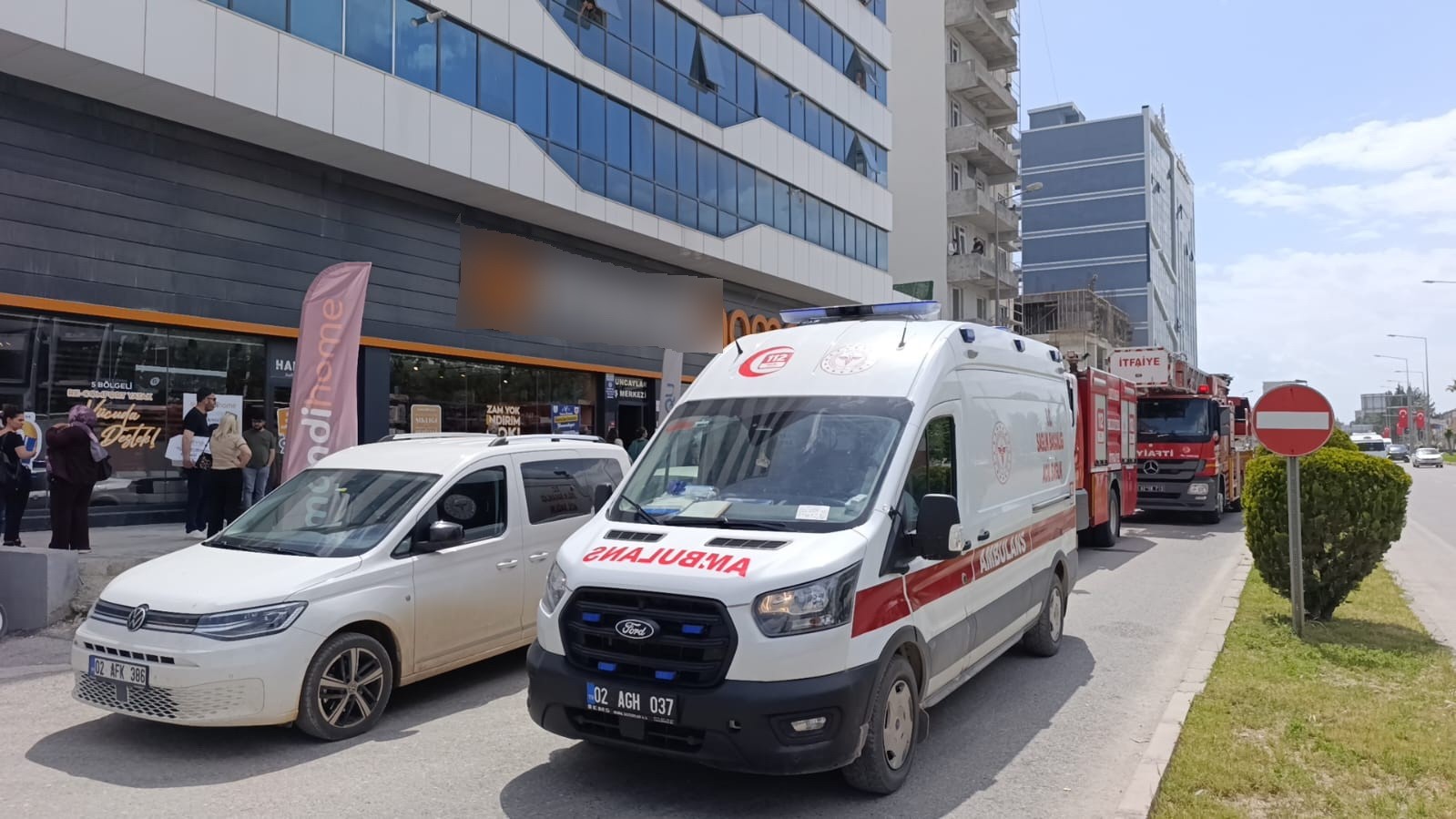G&uuml;zellik merkezinde korkutan yangın
