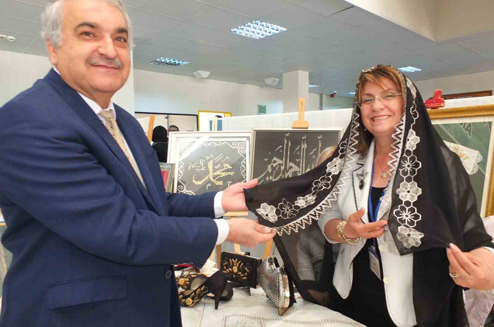 Burhaniye&rsquo;de Telkırma tekniği ile yapılan oyalar ilgi g&ouml;rd&uuml;
