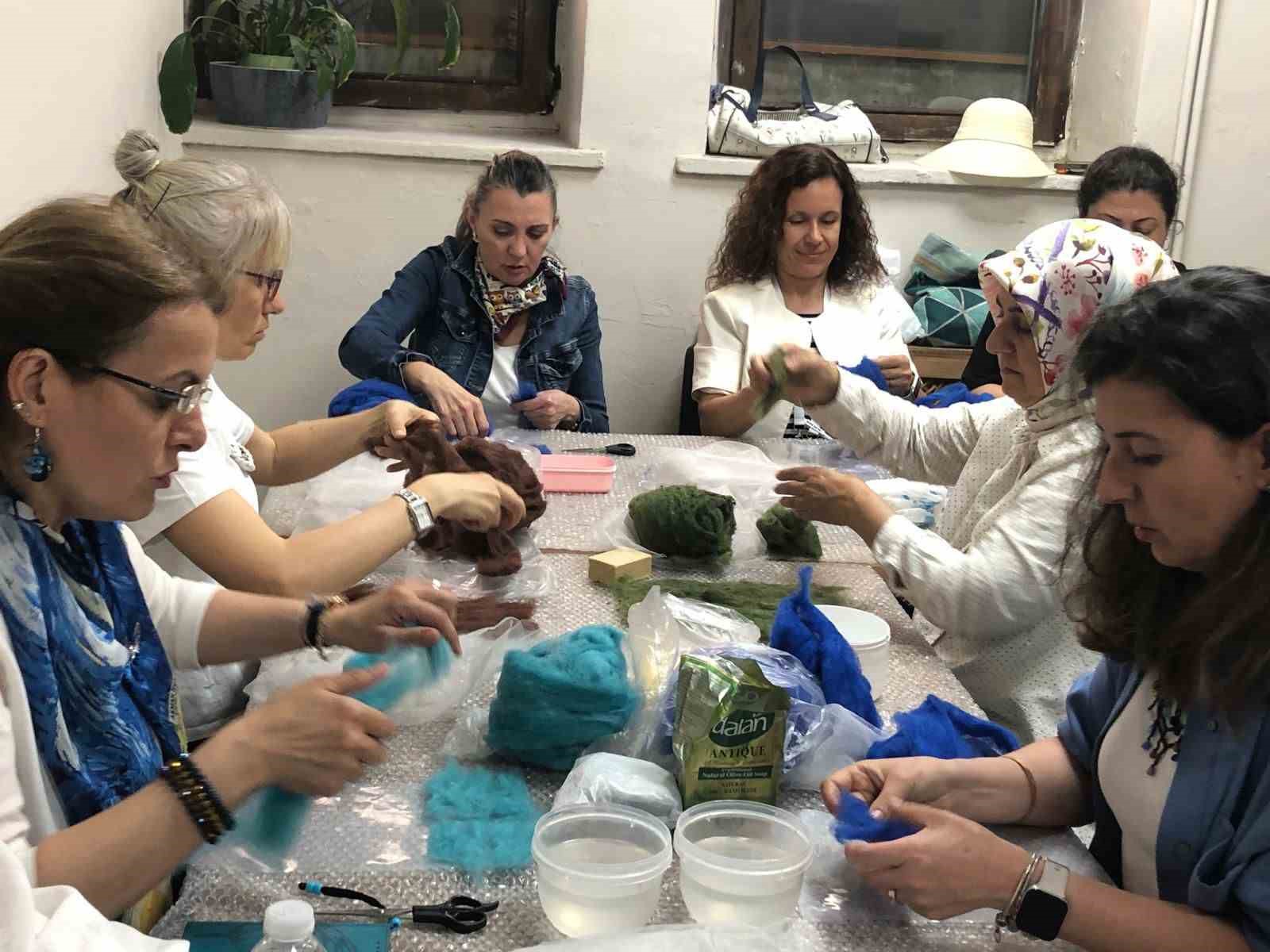 &Ouml;ğretmenler ke&ccedil;enin sanata d&ouml;n&uuml;şt&uuml;ğ&uuml; at&ouml;lyede
