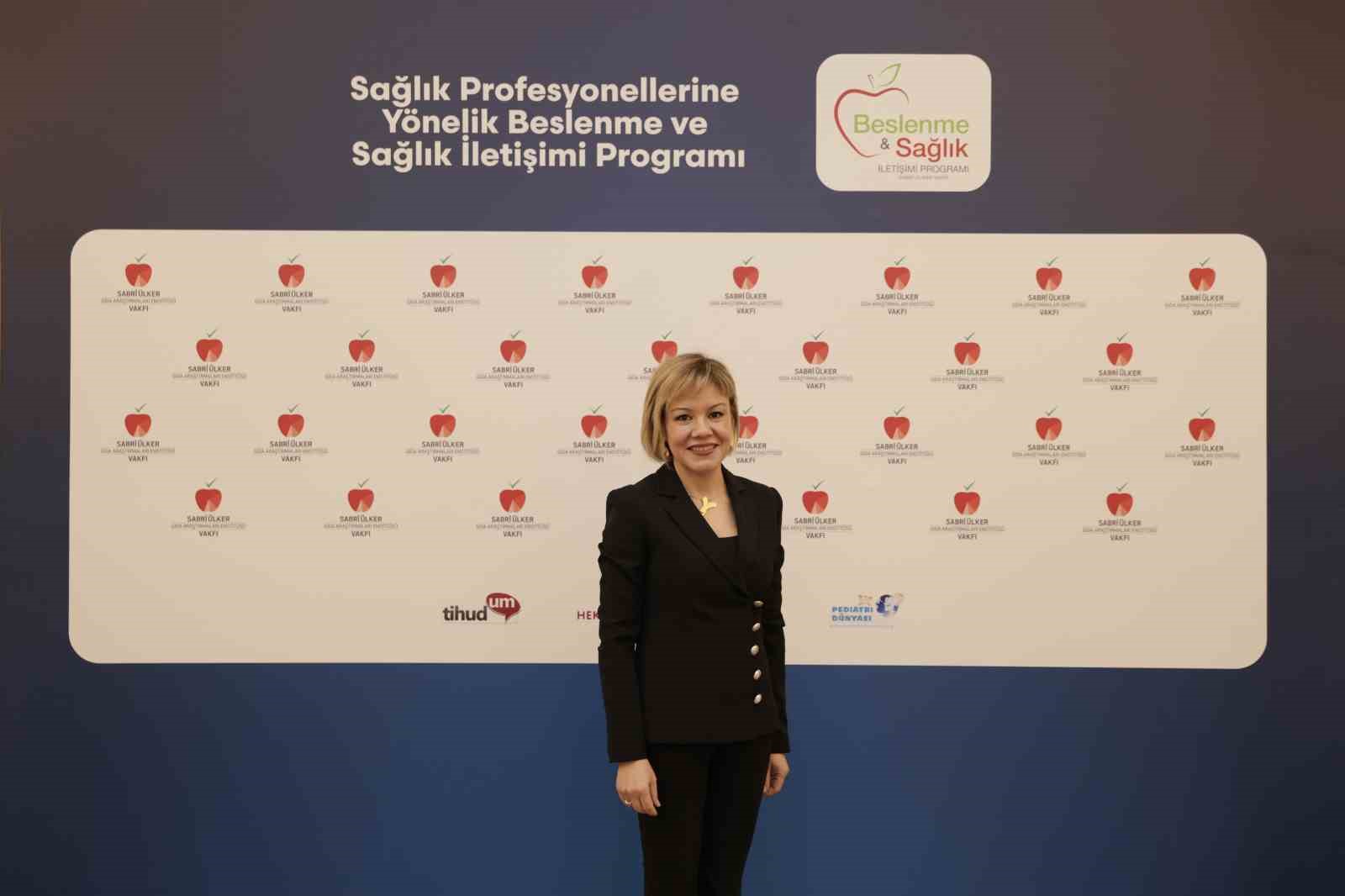 Sabri Ülker Vakfı’nın beslenme ve sağlık iletişimi programı kapsamında binlerce hekim ve eczacıya ulaşıldı
