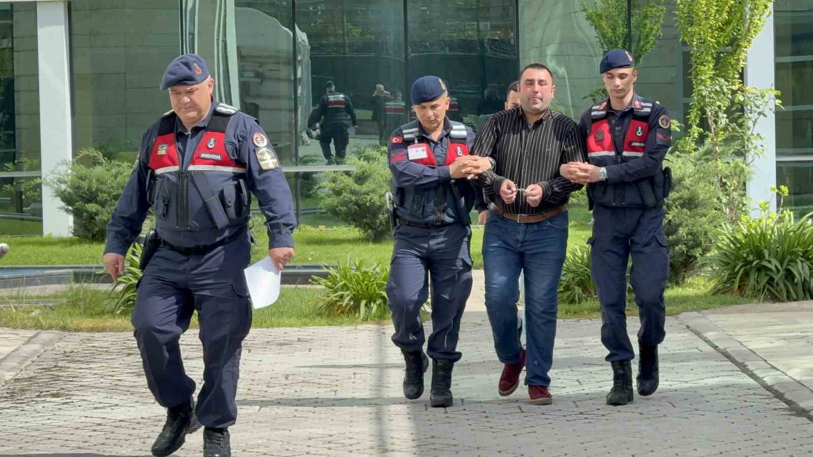 Babasını 8 kurşunla öldüren şahıs: "Çok pişmanım, kimse babasını öldürmek istemez, Allah bu acıyı kimseye yaşatmasın"