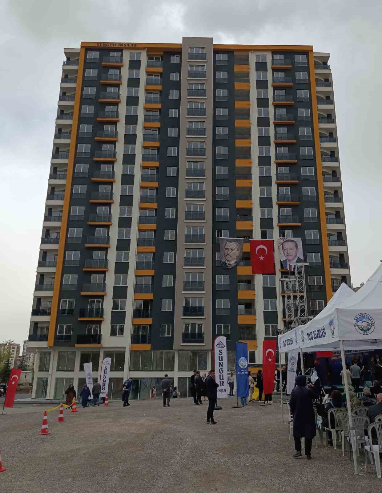 Talas’ta 60 aile yeni evlerine kavuştu