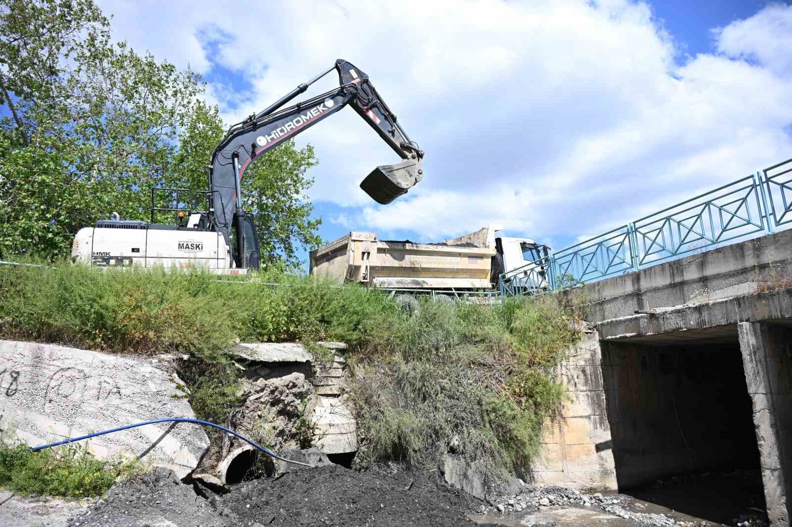 Manisa&rsquo;daki dere yatakları temizleniyor
