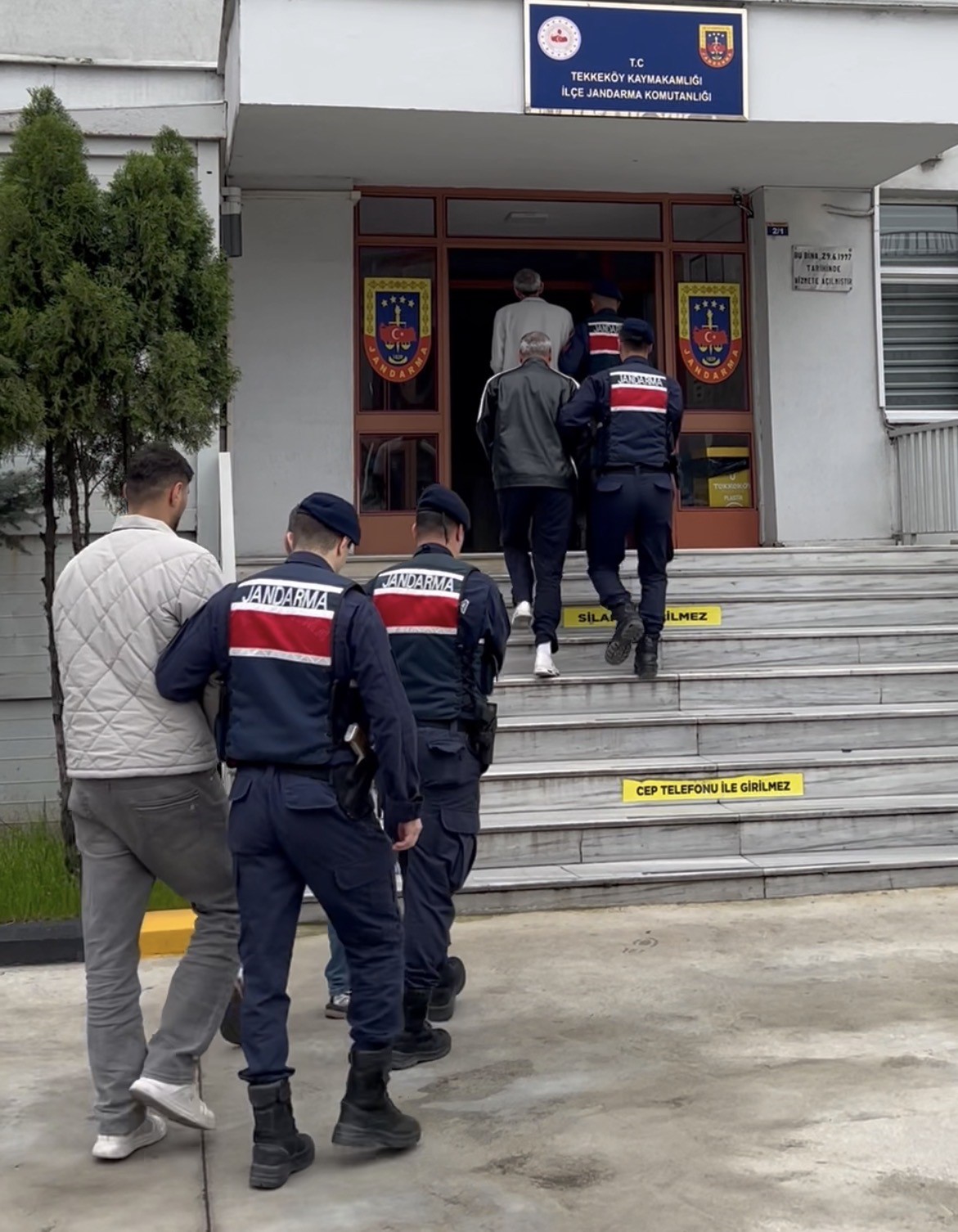 Jandarmanın uyuşturucu operasyonunda 3 tutuklama
