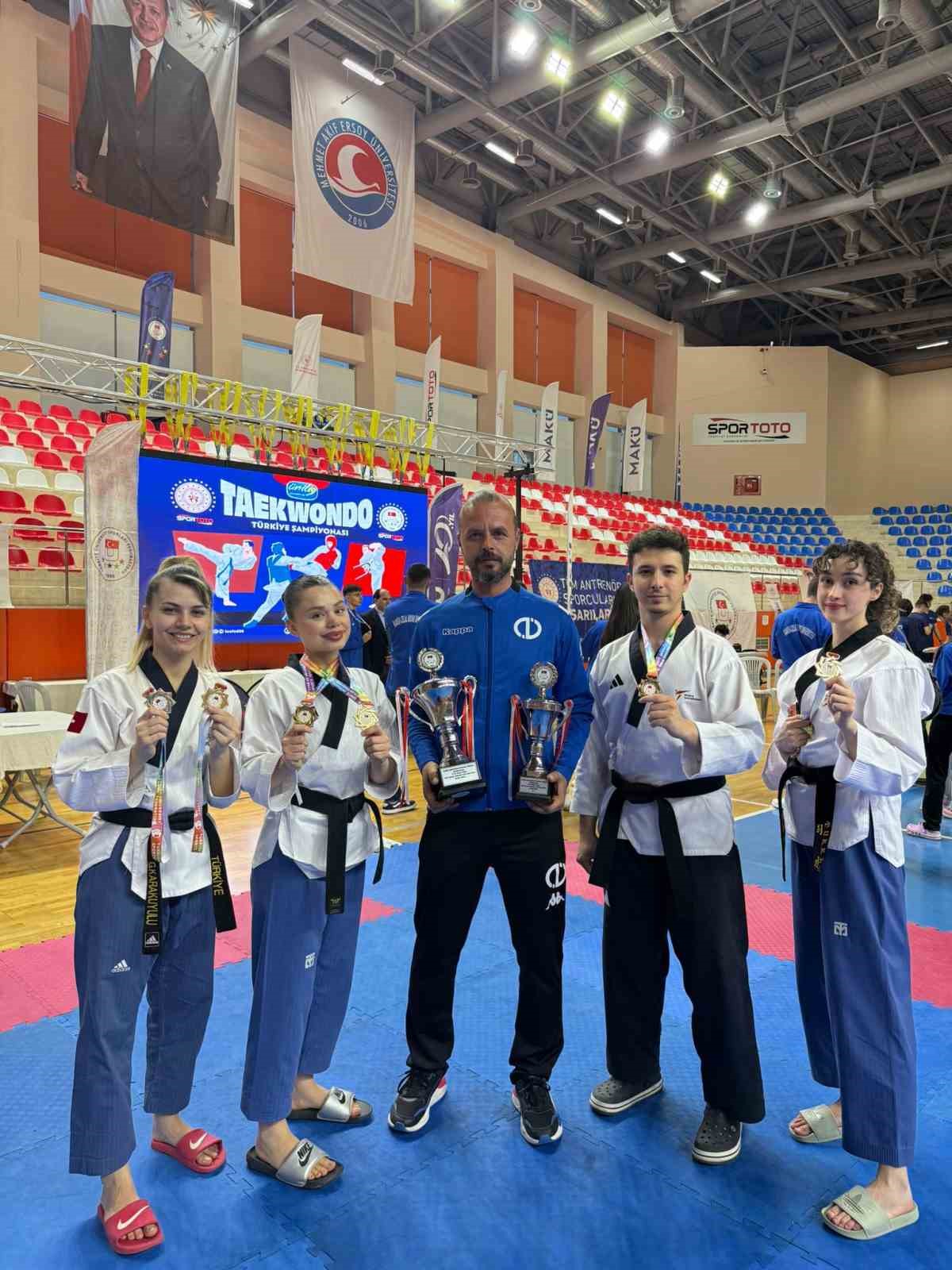 Anadolu &Uuml;niversitesi teakwondo branşında T&uuml;rkiye şampiyonu oldu
