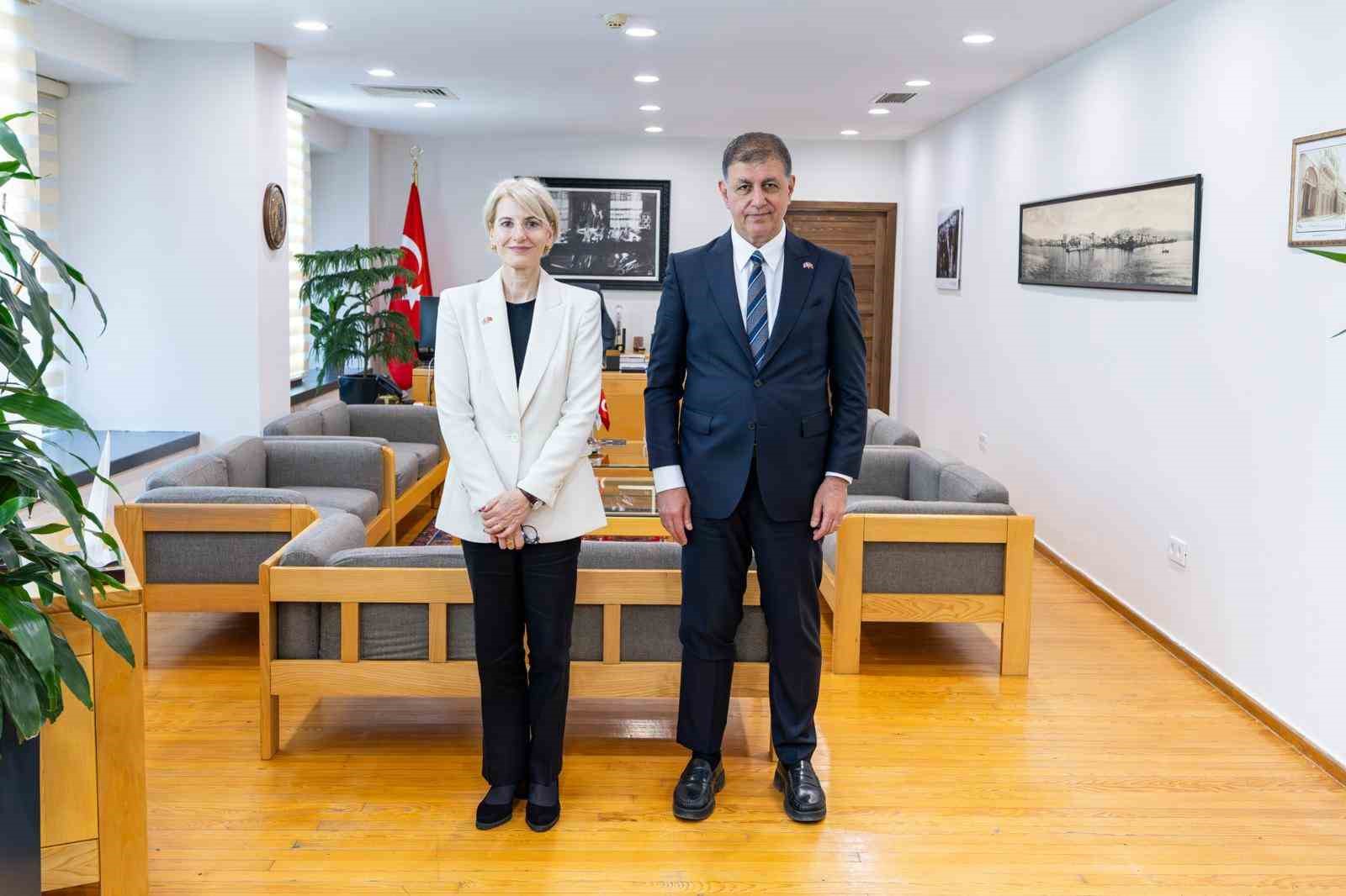 Başkan Tugay, İngiltere B&uuml;y&uuml;kel&ccedil;isi Morris&rsquo;i ağırladı
