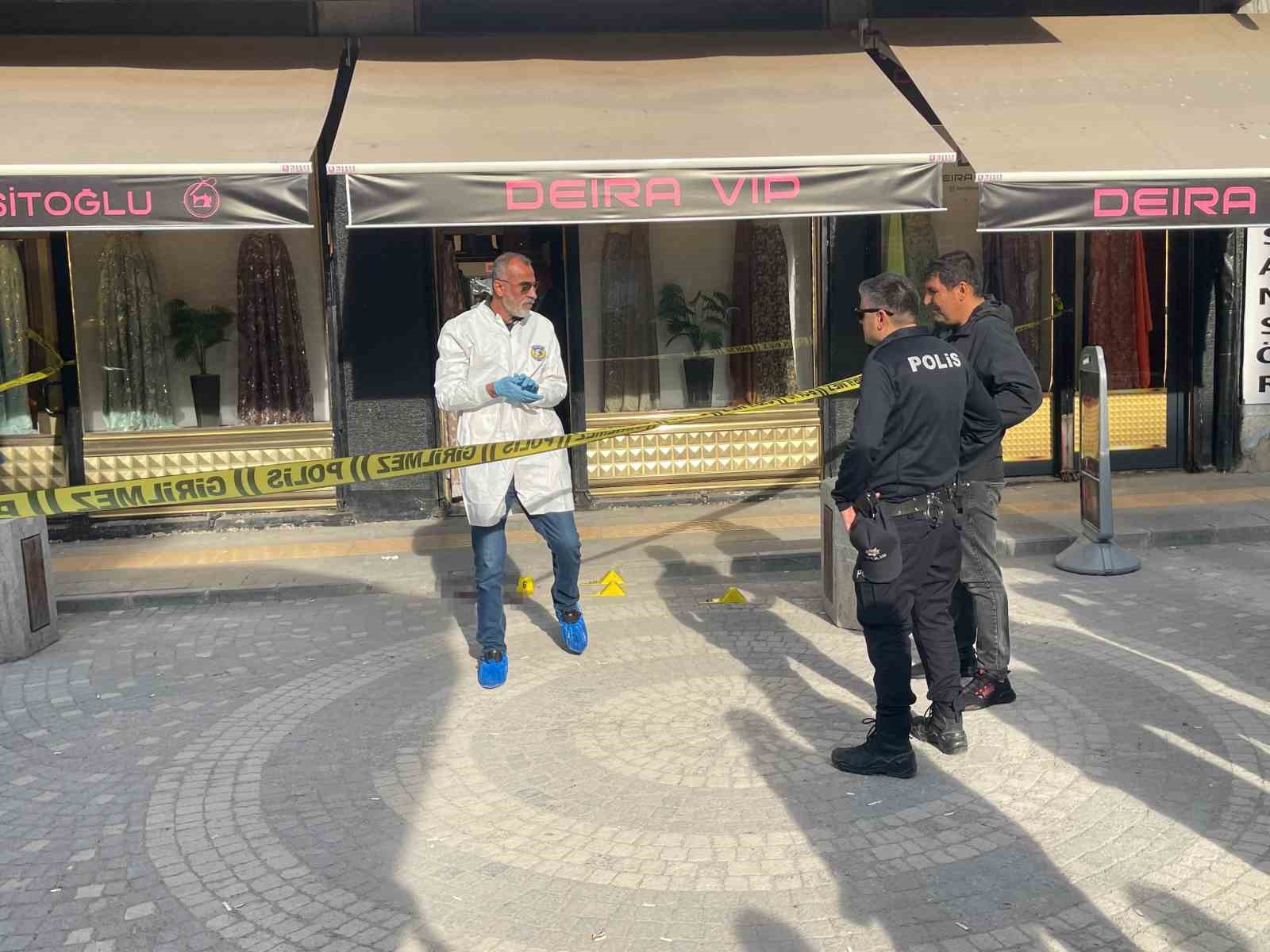 Van&rsquo;da sokak ortasında silahlı saldırı: 1 yaralı

