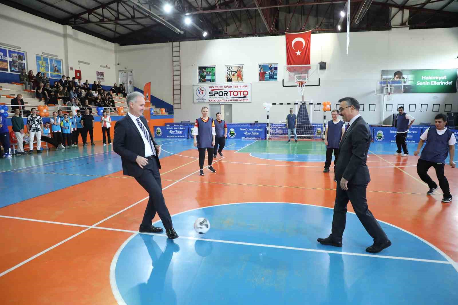 İneg&ouml;l&rsquo;de Engelsiz Turnuva coşkusu
