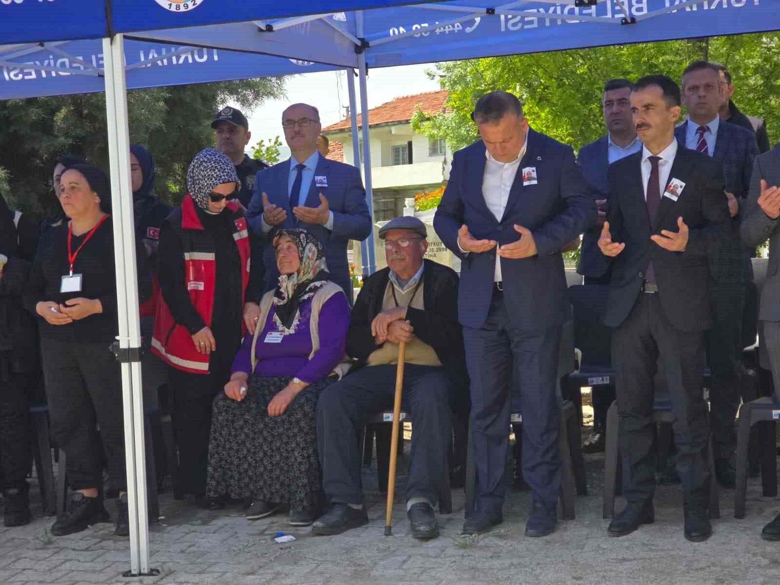 Şehidin Tokat&rsquo;taki kabri ailesinin isteği &uuml;zerine İstanbul&rsquo;a g&ouml;nderildi
