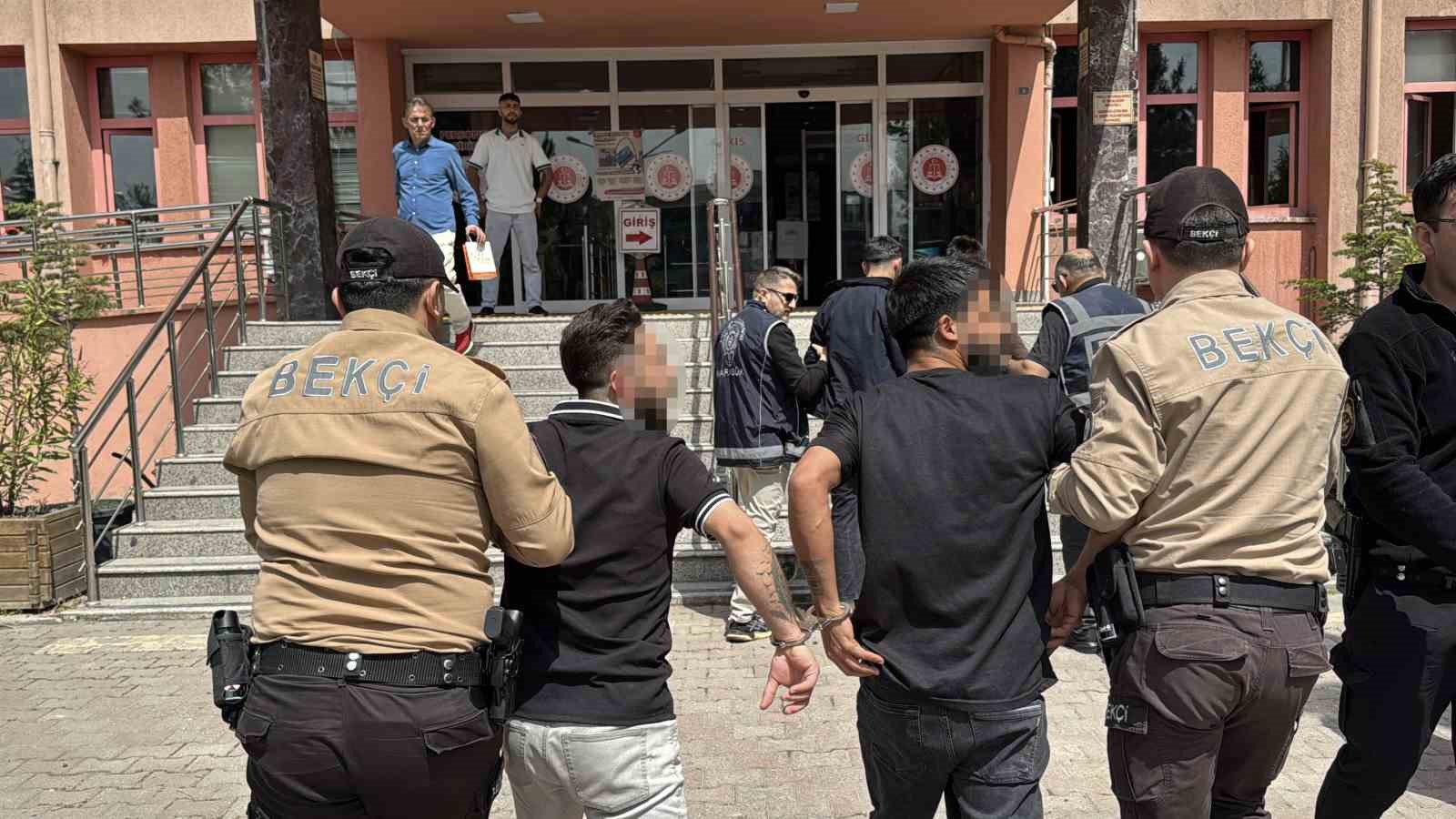 Karab&uuml;k&rsquo;teki kavganın nedeni "yol verme" tartışması &ccedil;ıktı
