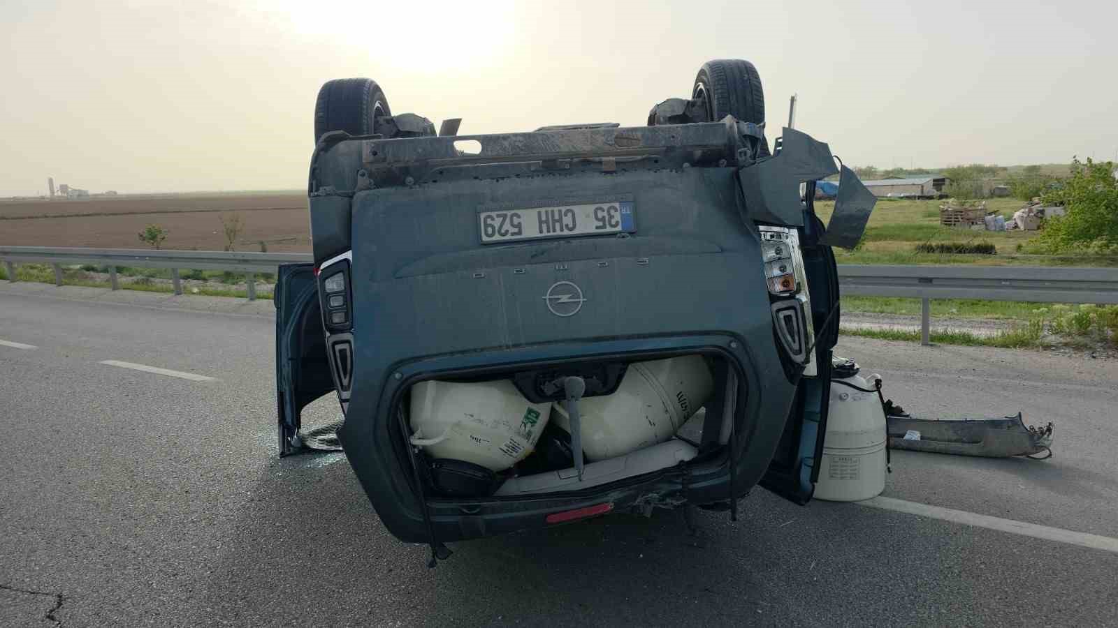 Aksaray&rsquo;da otomobil ile hafif ticari ara&ccedil; &ccedil;arpıştı: 2 yaralı
