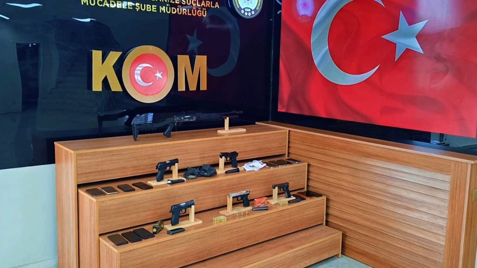 Şanlıurfa&rsquo;da su&ccedil; &ouml;rg&uuml;t&uuml;ne operasyon: 21 g&ouml;zaltı
