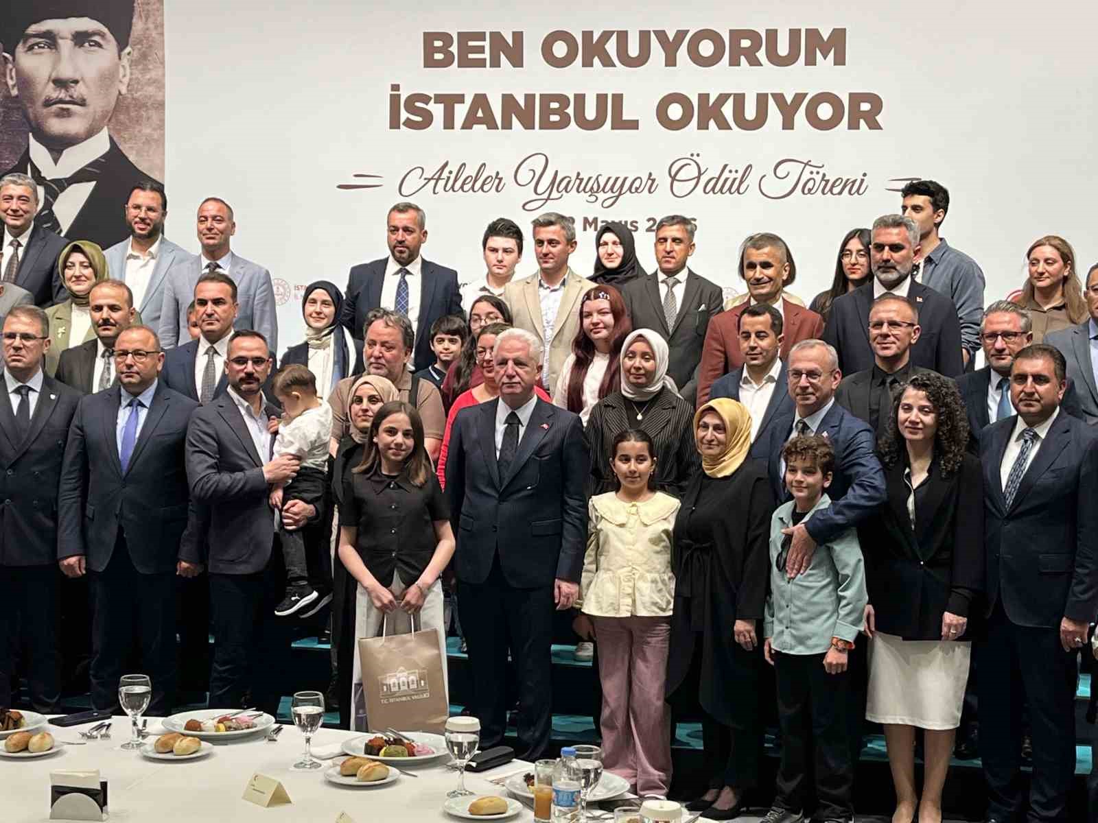 İstanbul Valisi G&uuml;l: "Son &uuml;&ccedil; senede sizlerin de destekleriyle 7 milyon 300 bin ilave kitap temin ettik"
