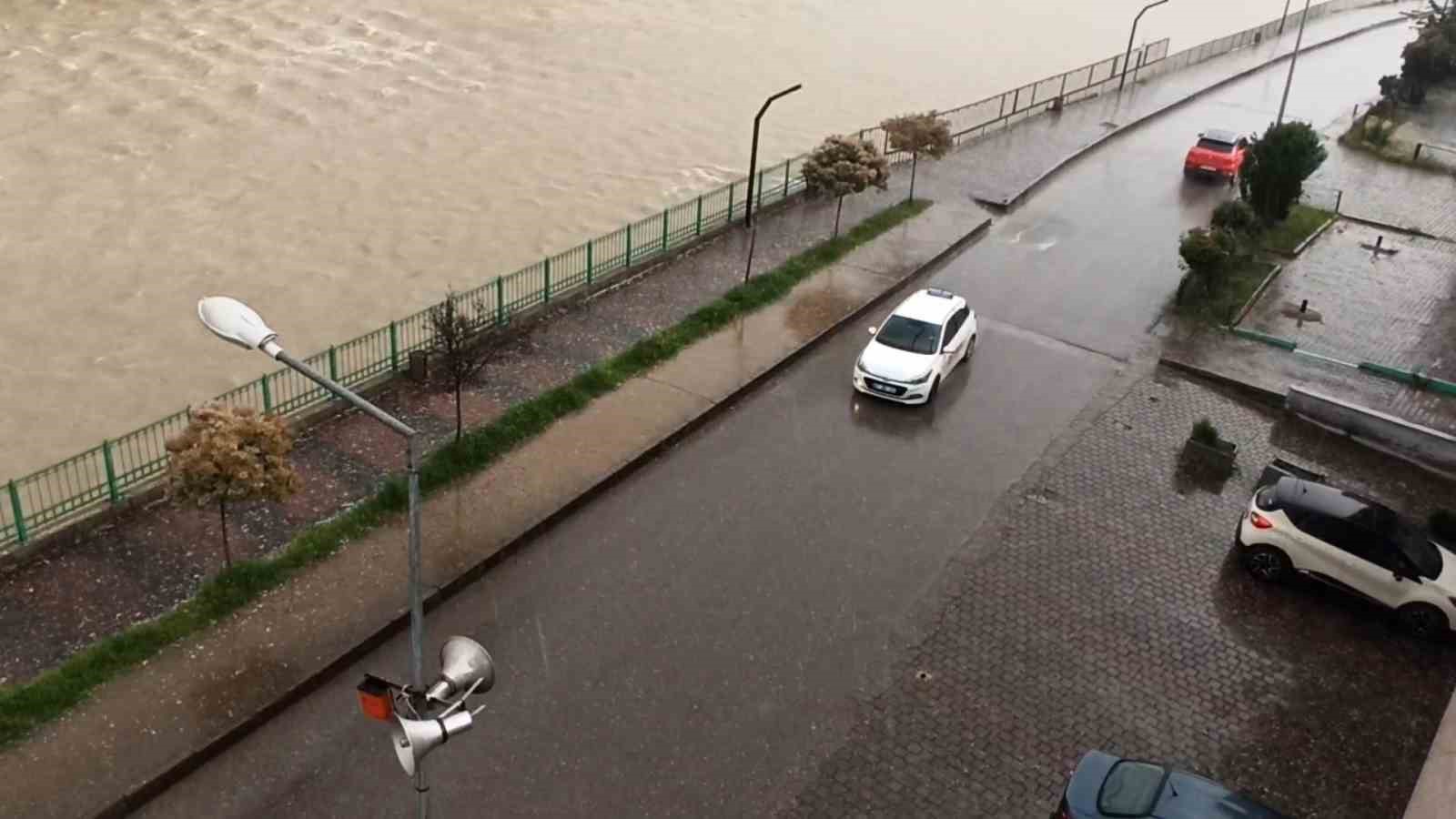 Devrek’te misket büyüklüğünde dolu yağdı