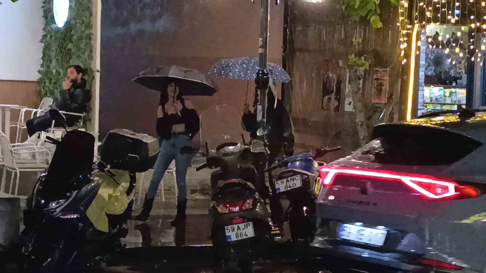 Tekirdağ’da gece saatlerinde sağanak yağış etkili oldu